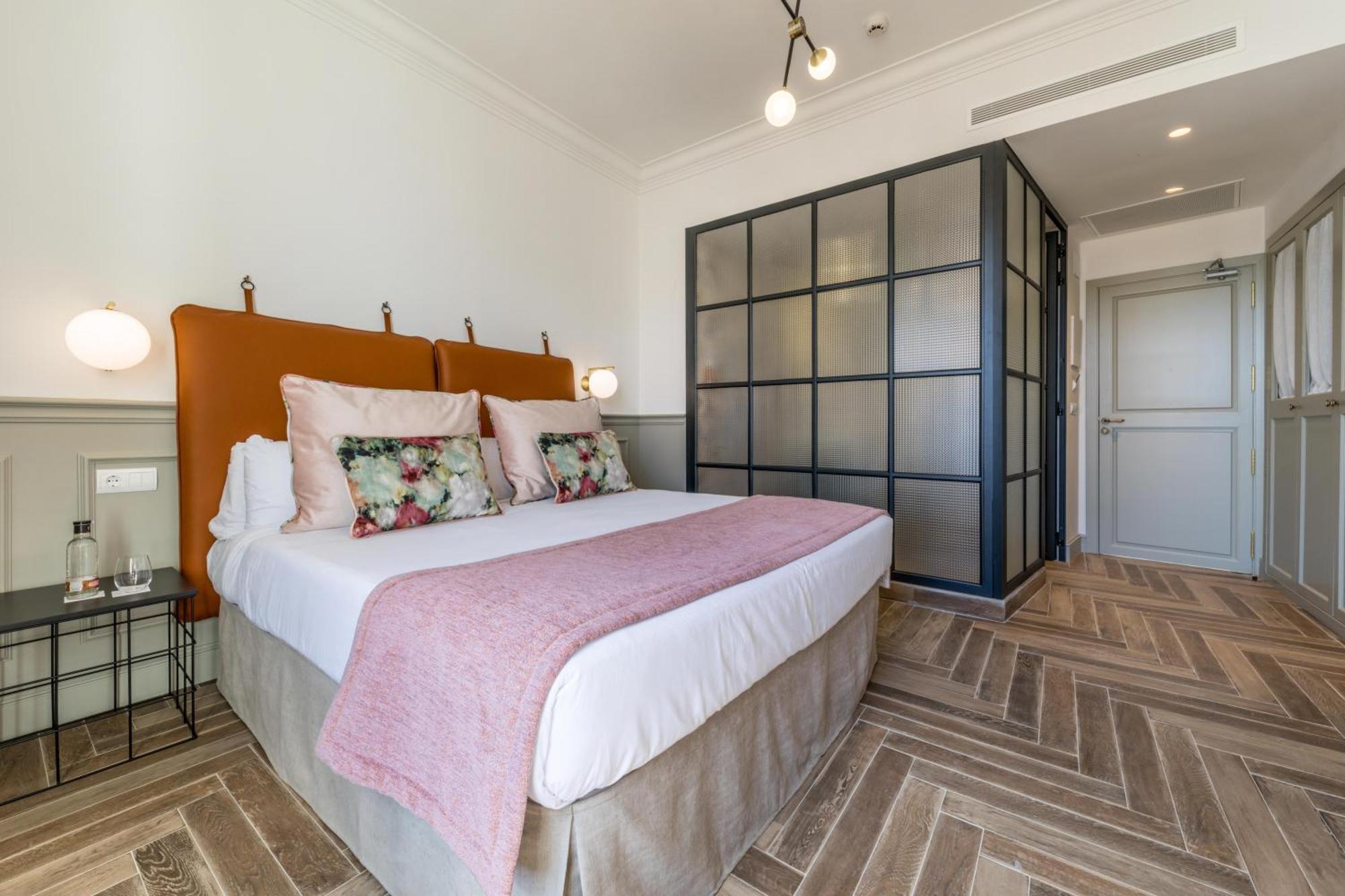 Double Room,1544999494:JPEG