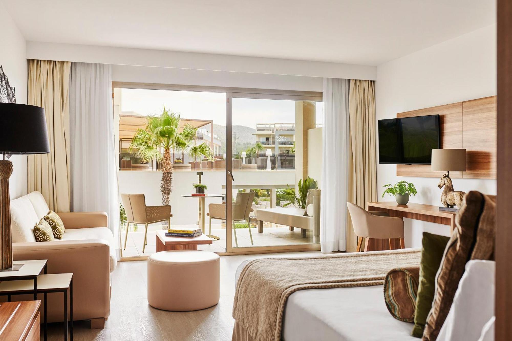 Junior Suite Pool View