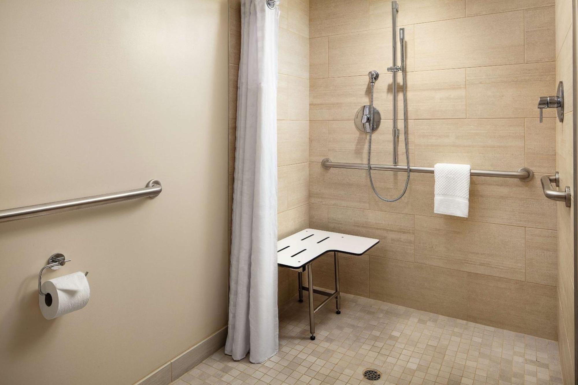 Habitación con vistas al complejo - Adaptada para personas de movilidad reducida - 1 cama extragrande