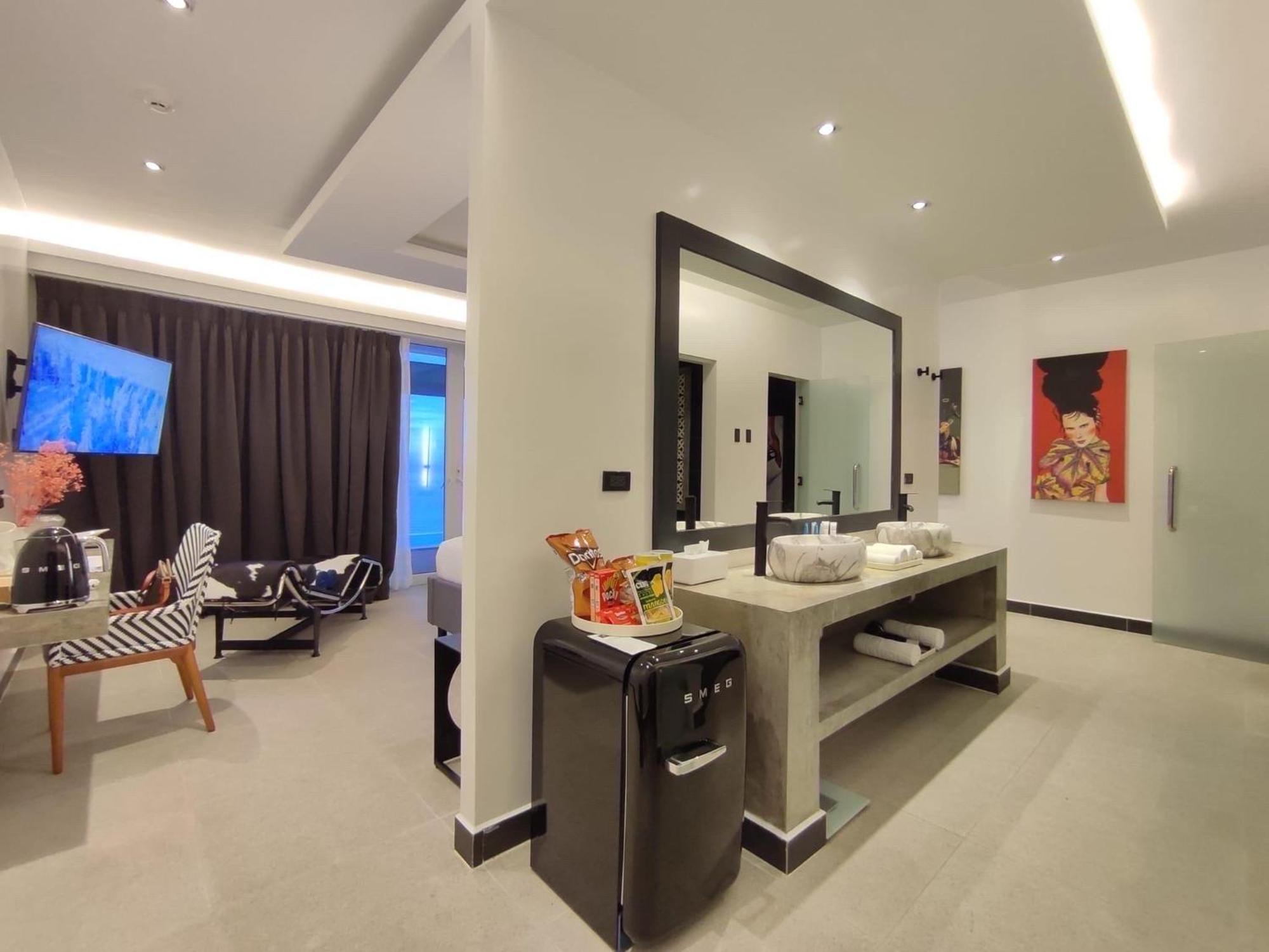 King Suite Private Pool