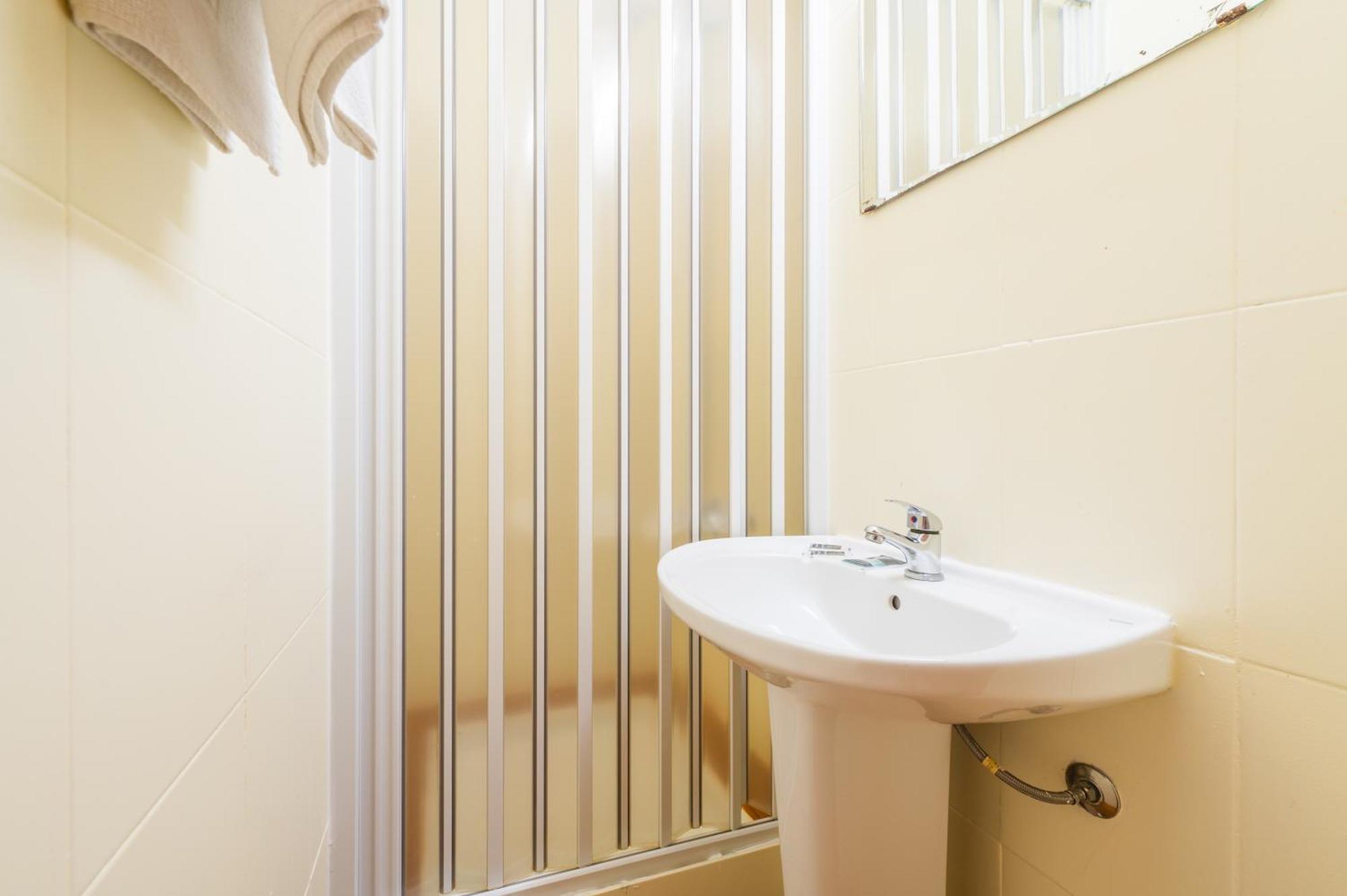 Budget Double Room Shared Toilet