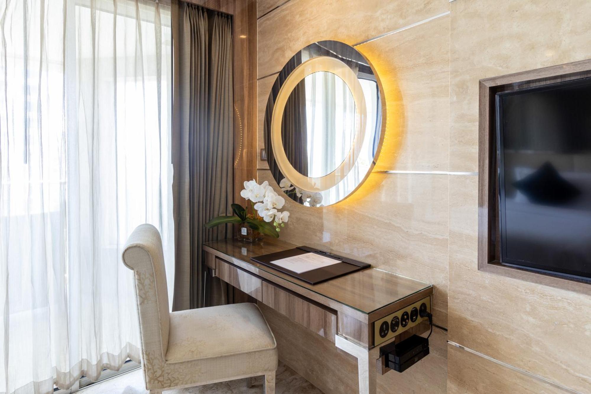 Deluxe Kamer met twee aparte bedden, balkon en uitzicht op de stad - Rookvrij