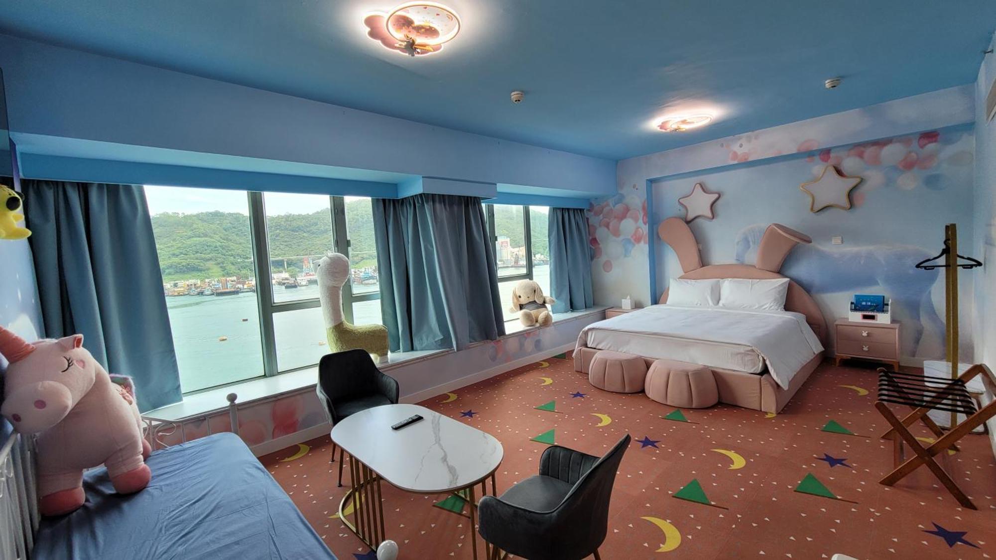 Theme Seaview Suite