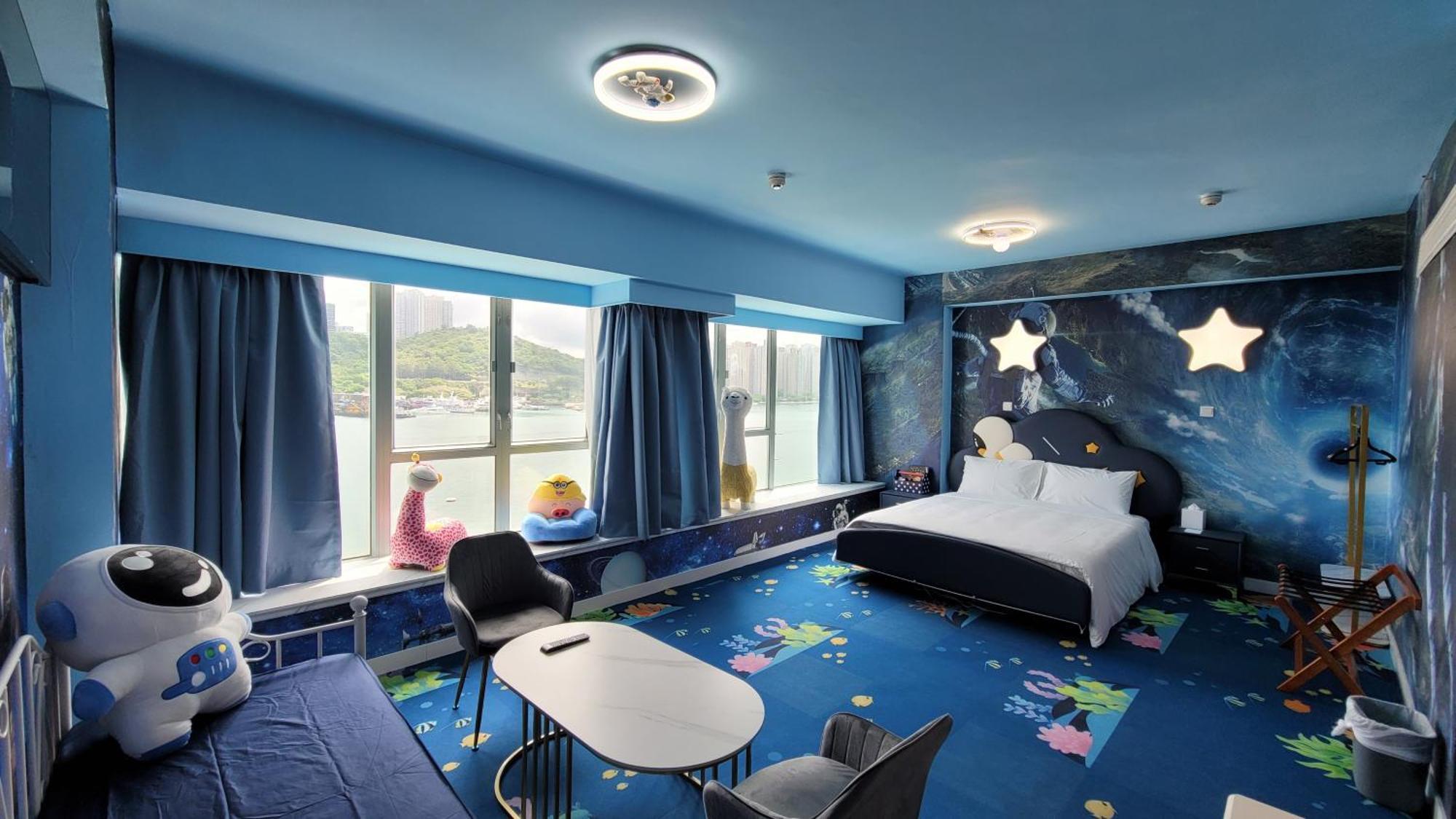 Theme Seaview Suite