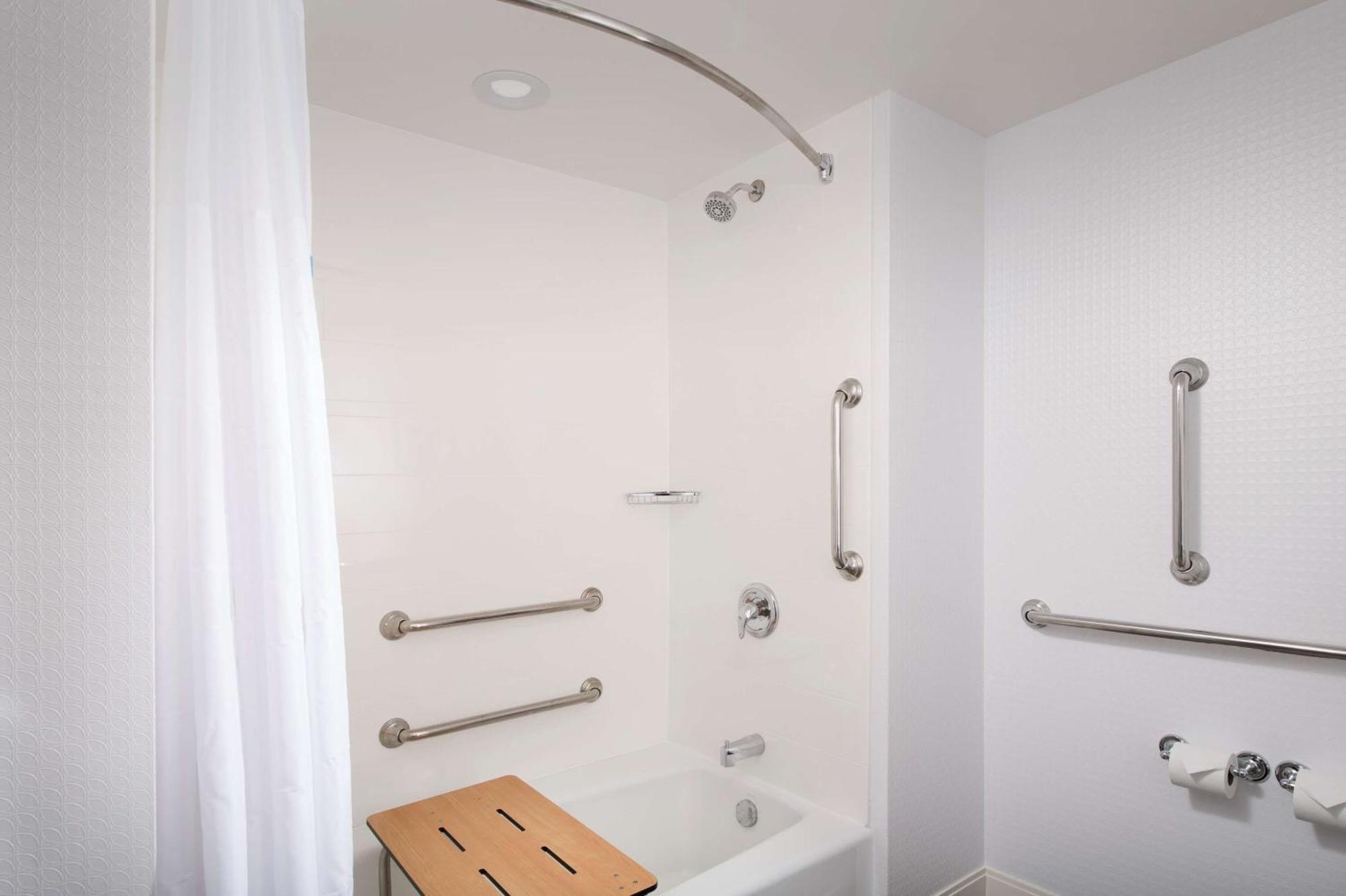 Queen Room with Two Queen Beds - Mobility Access/Non-Smoking