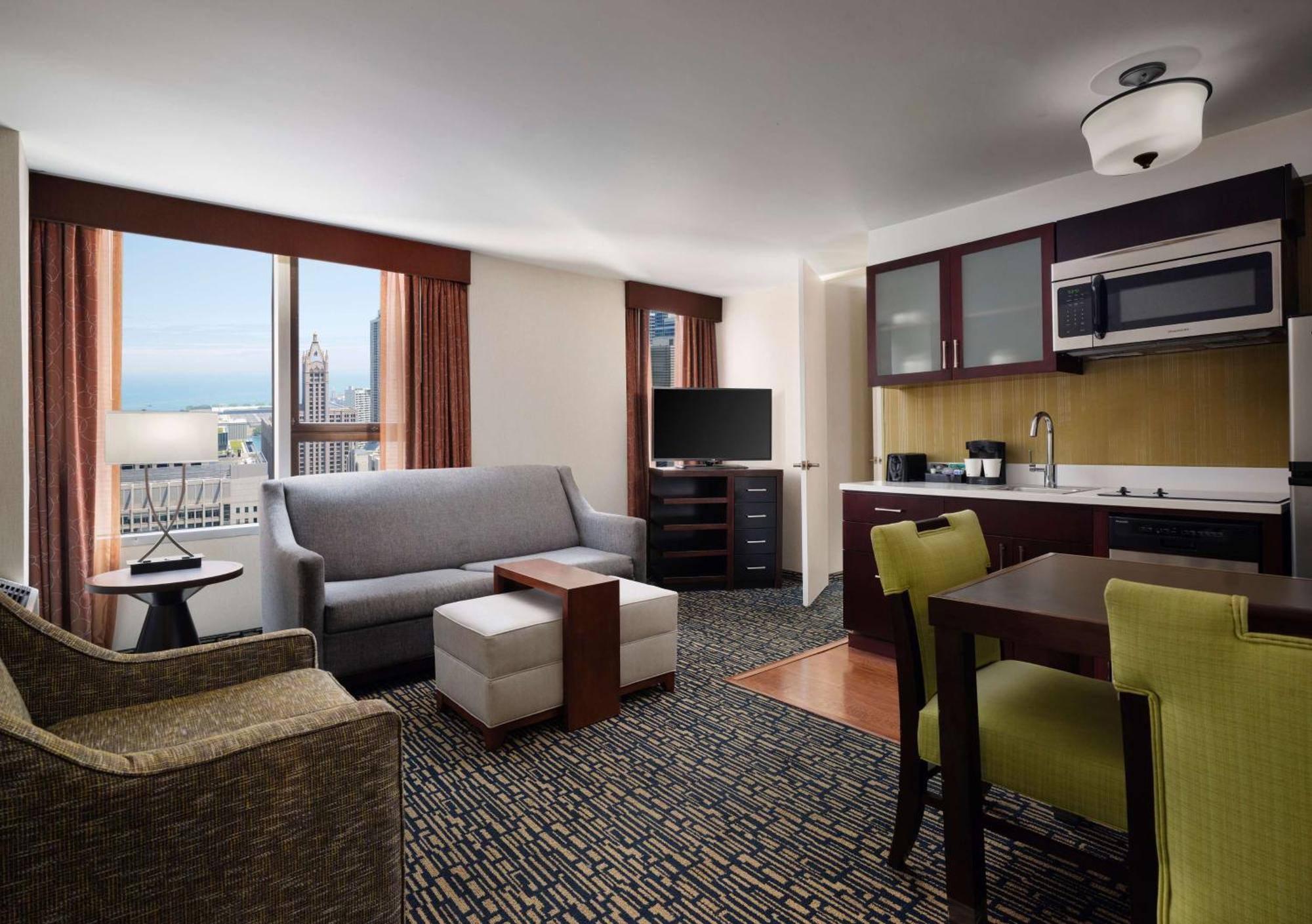 Suite Premium con cama extragrande y vistas a la ciudad - No fumadores