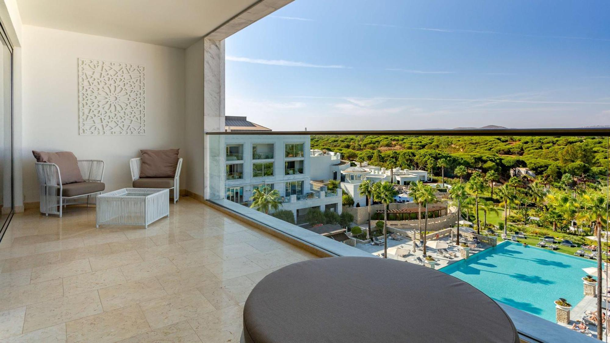 Grand Deluxe King Room Pool View