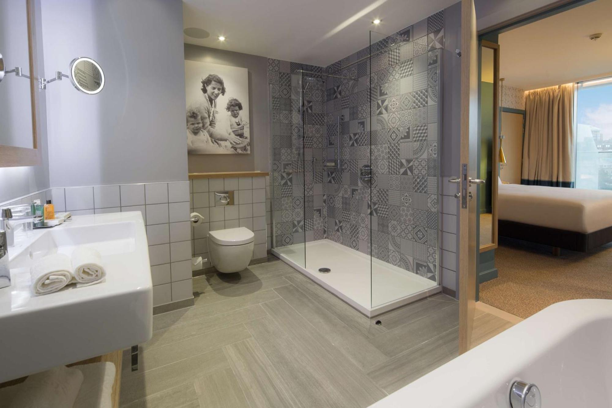 One-Bedroom King Suite