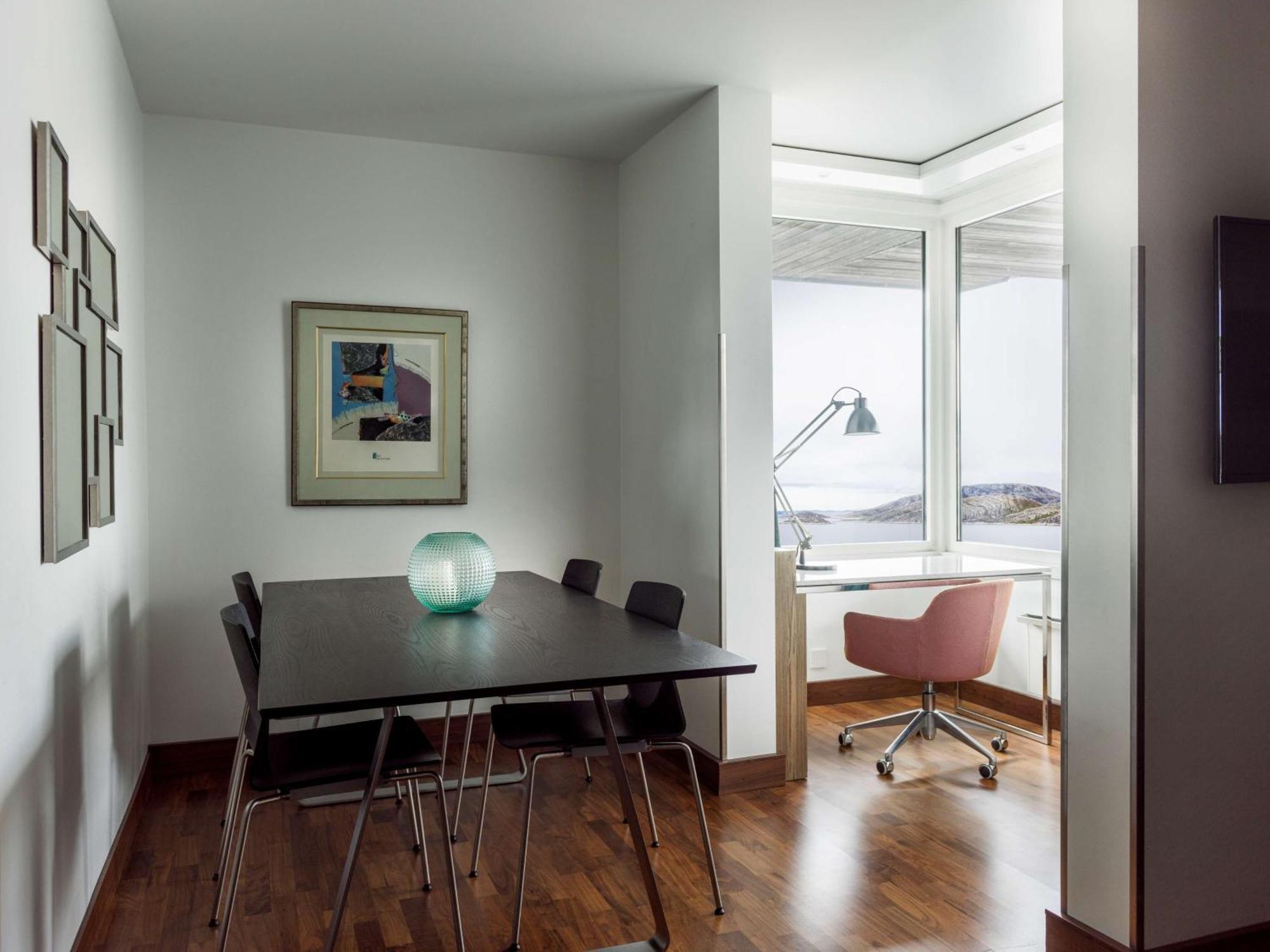 One-Bedroom King Suite