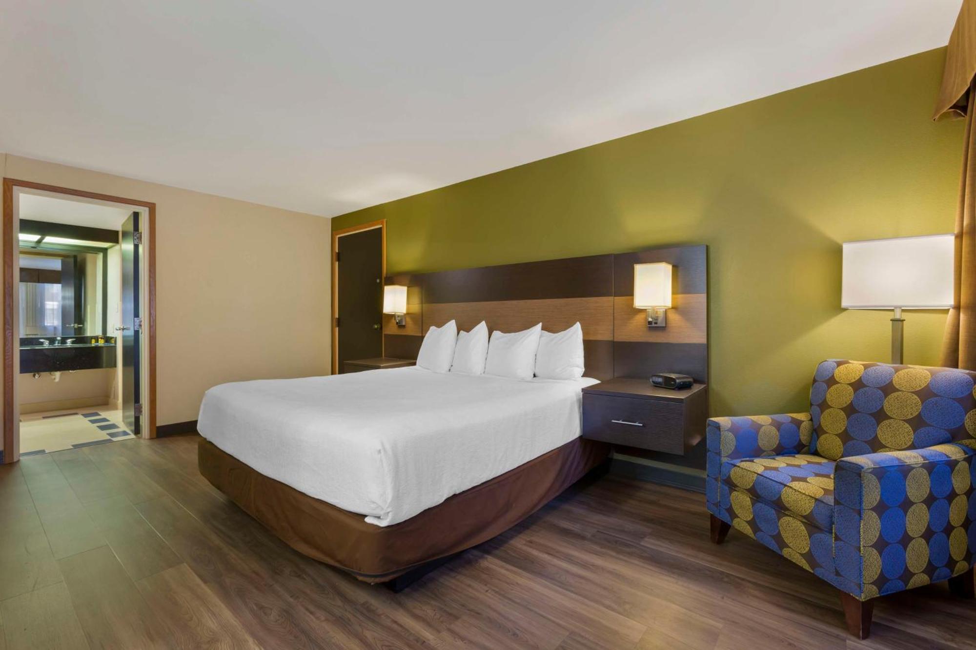 Deluxe Suite mit Kingsize-Bett am Pool - Nichtraucher
