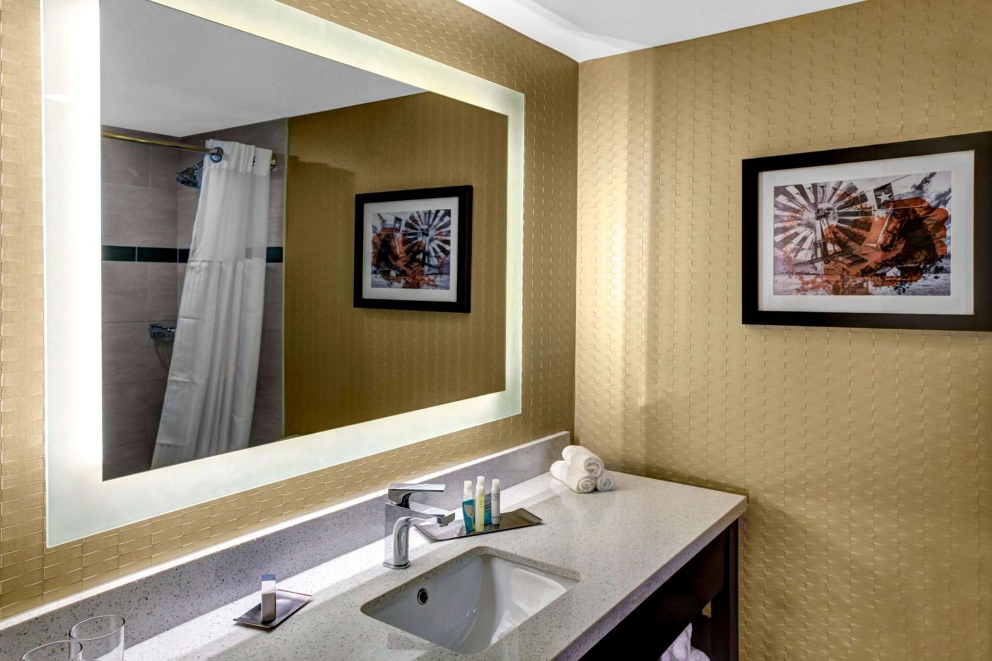 King Room,1549337917:JPEG