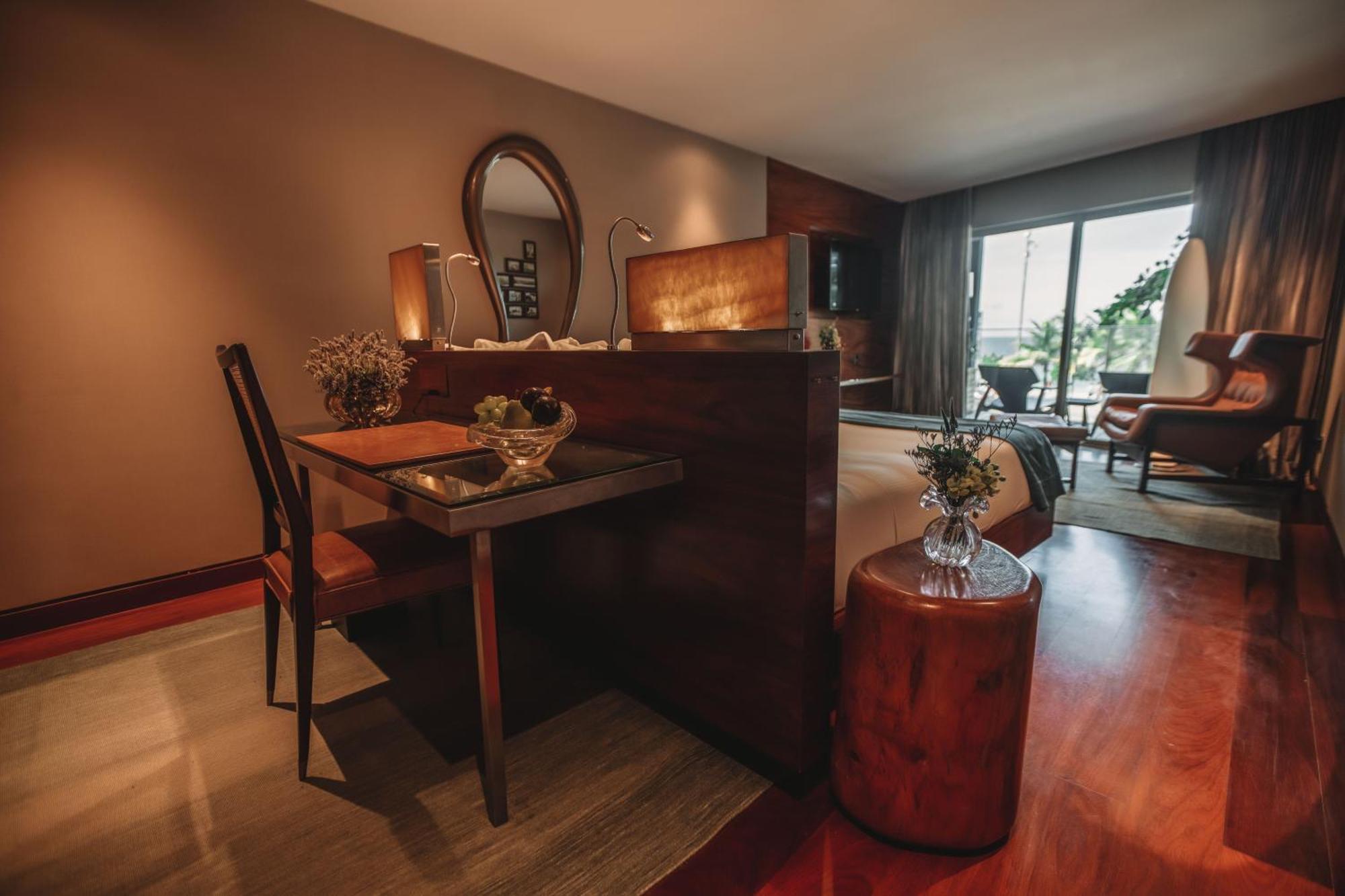 Chambre Double Supérieure - Étage Premier - Vue Partielle sur Mer