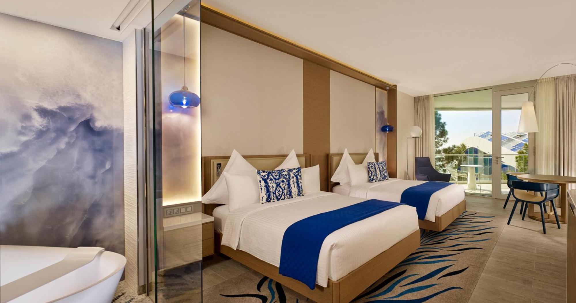 Deluxe Twin Room Balcony Partial Sea View