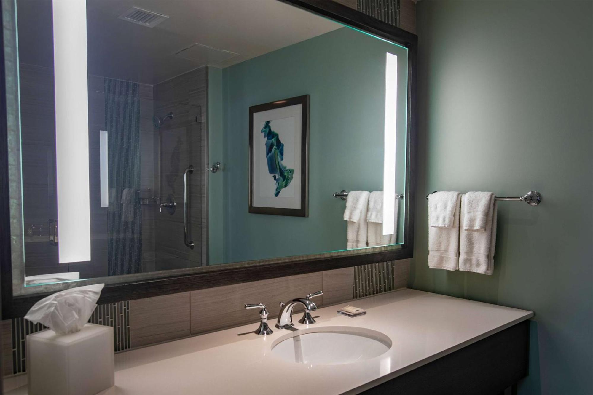 Habitación Deluxe con cama extragrande y vistas al canal intracostero - No fumadores