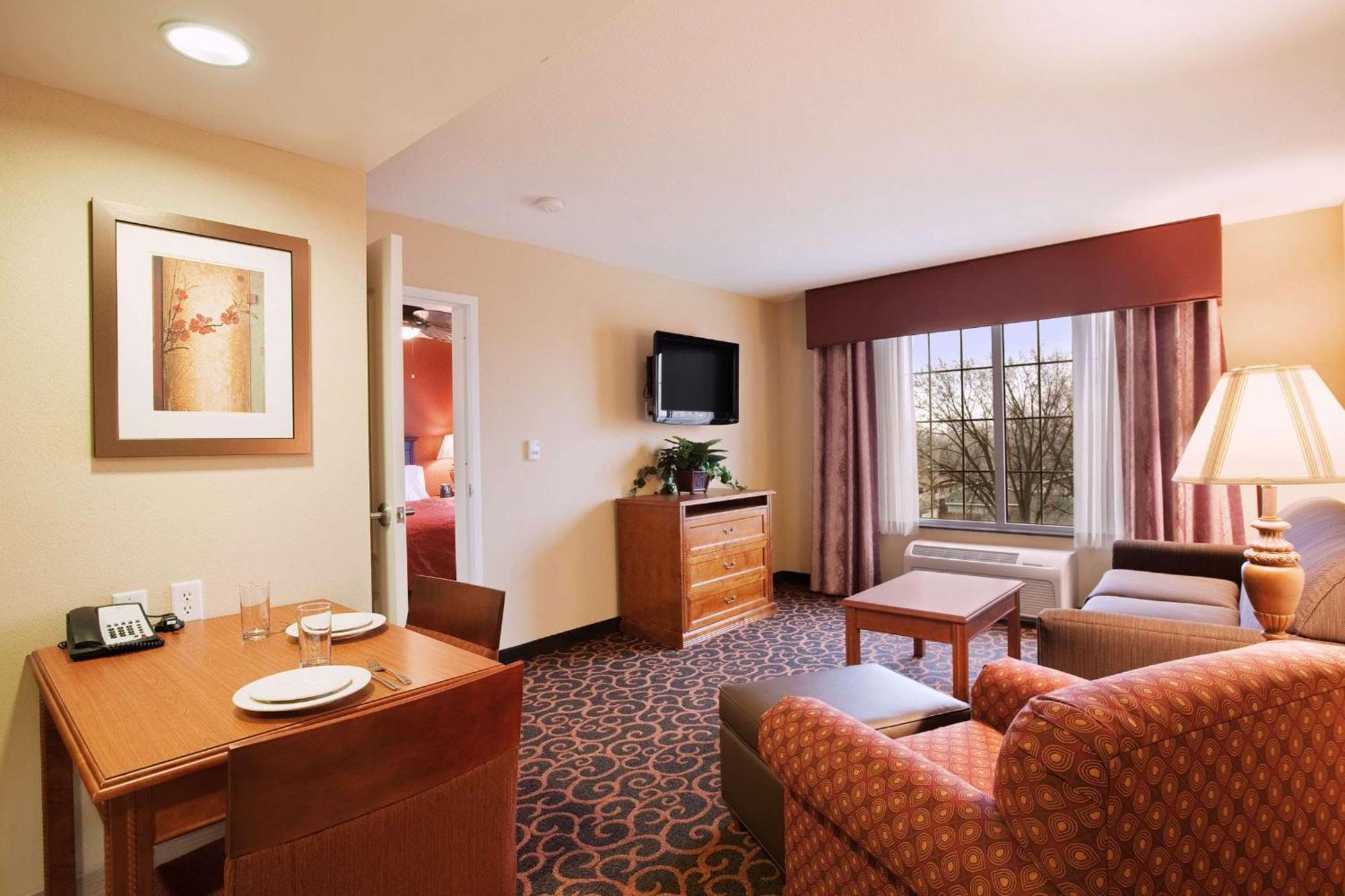One-Bedroom King Suite - Non-Smoking