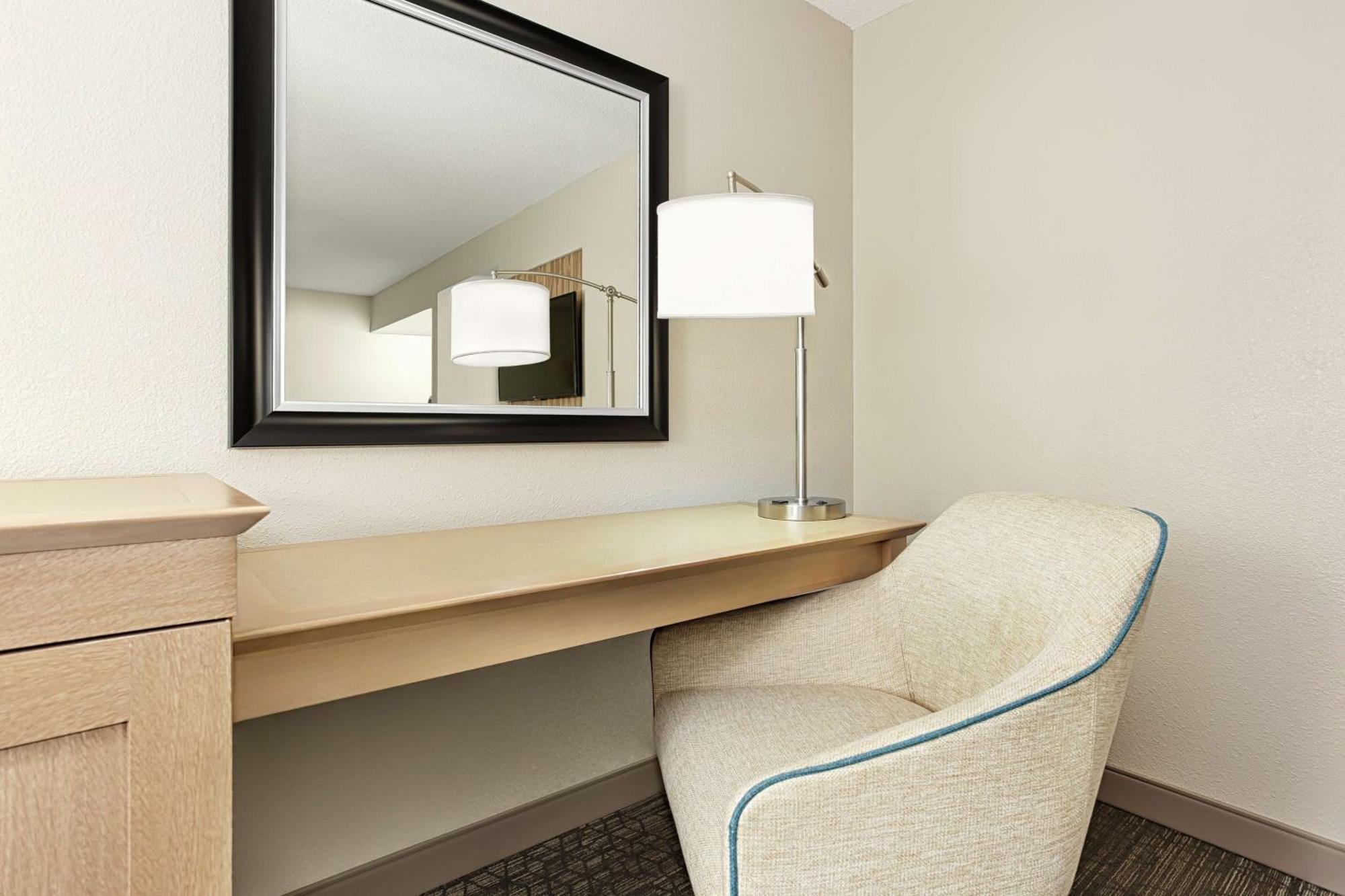 One-Bedroom King Suite - Non-Smoking
