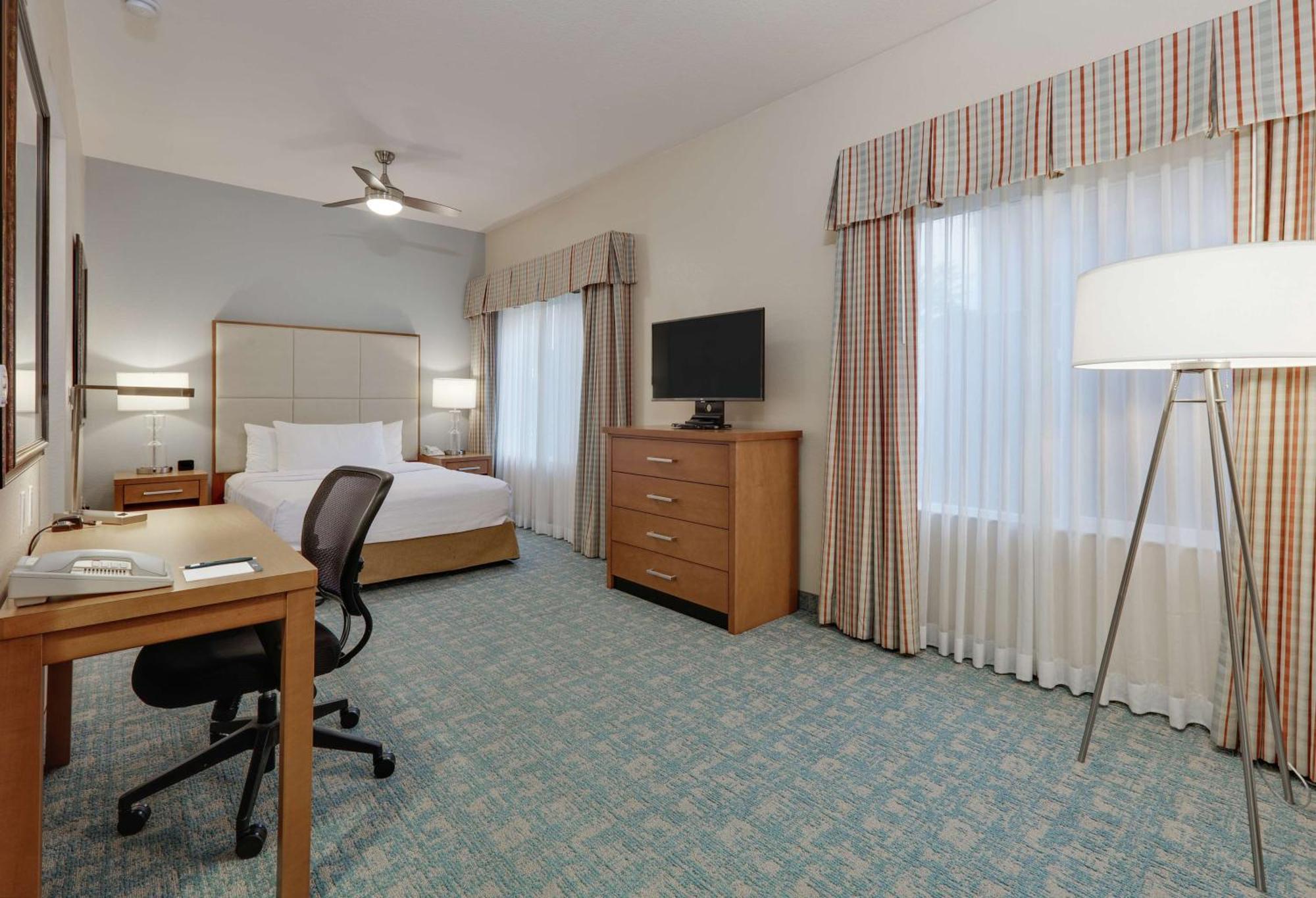 Suite Estudio con cama grande - No fumadores