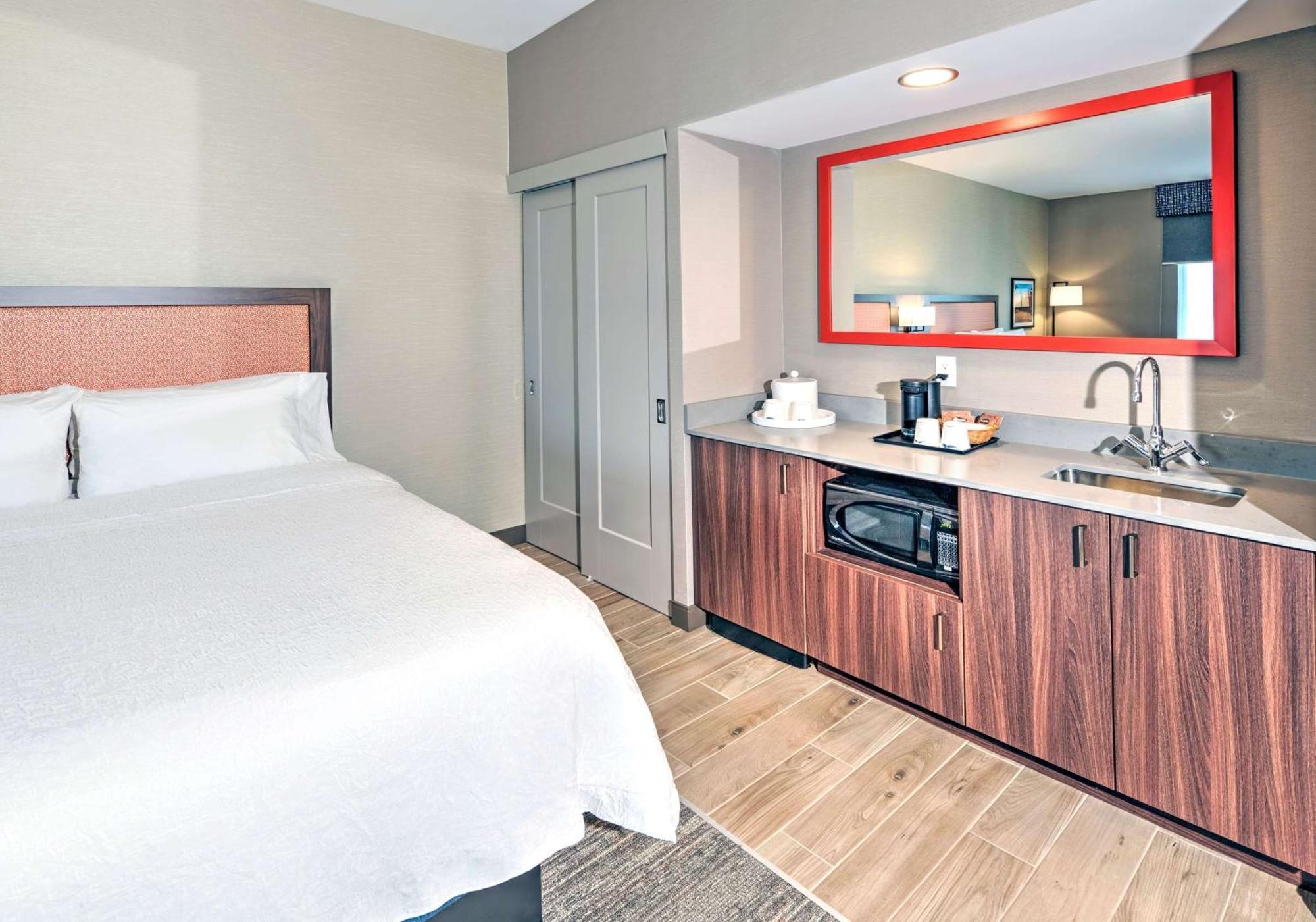 Queen Room Two Queen Beds Disability Access or Non-Smoking,1551415543:JPEG