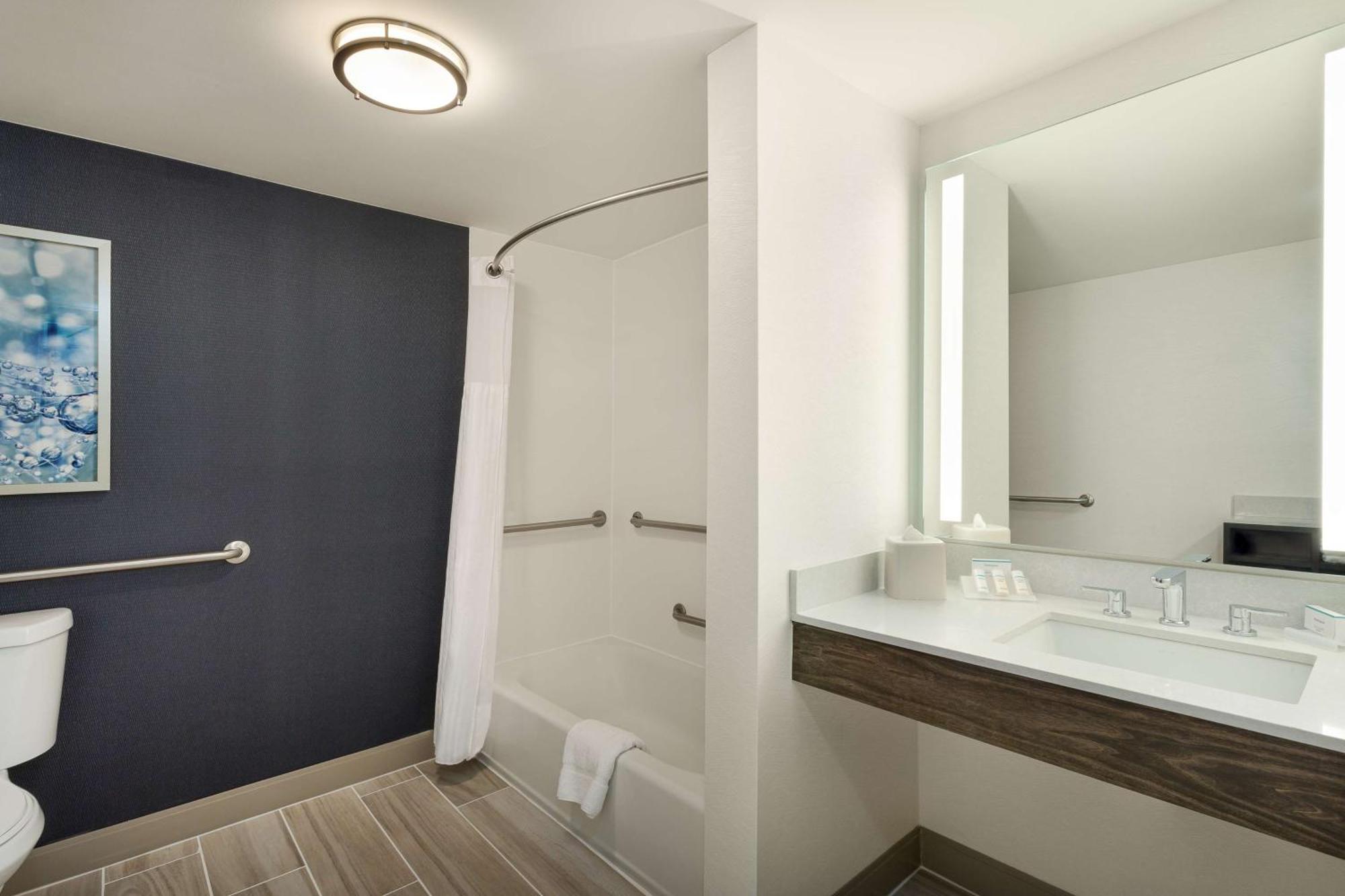 Queen Room with Two Queen Beds - Mobility and Hearing Access