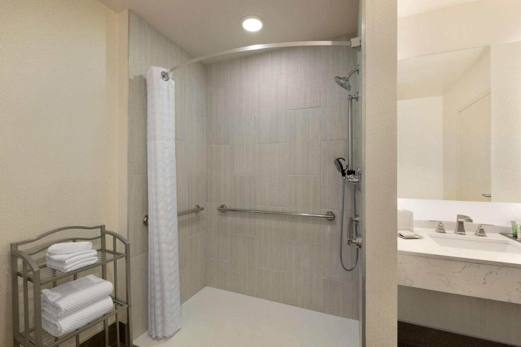 King Room with Roll-In Shower - Mobility/Hearing Accessible