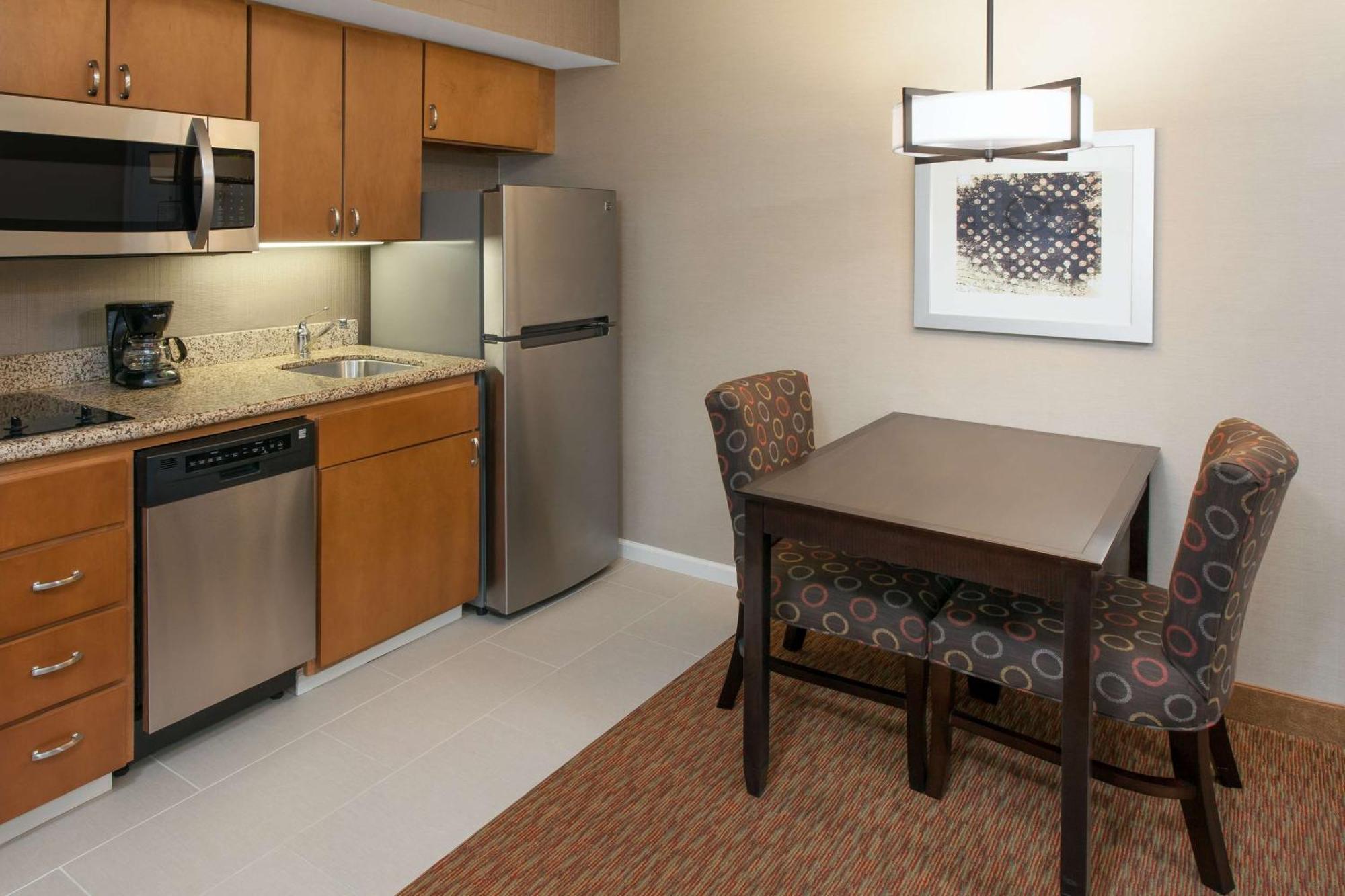 One-Bedroom King Suite - Non-Smoking