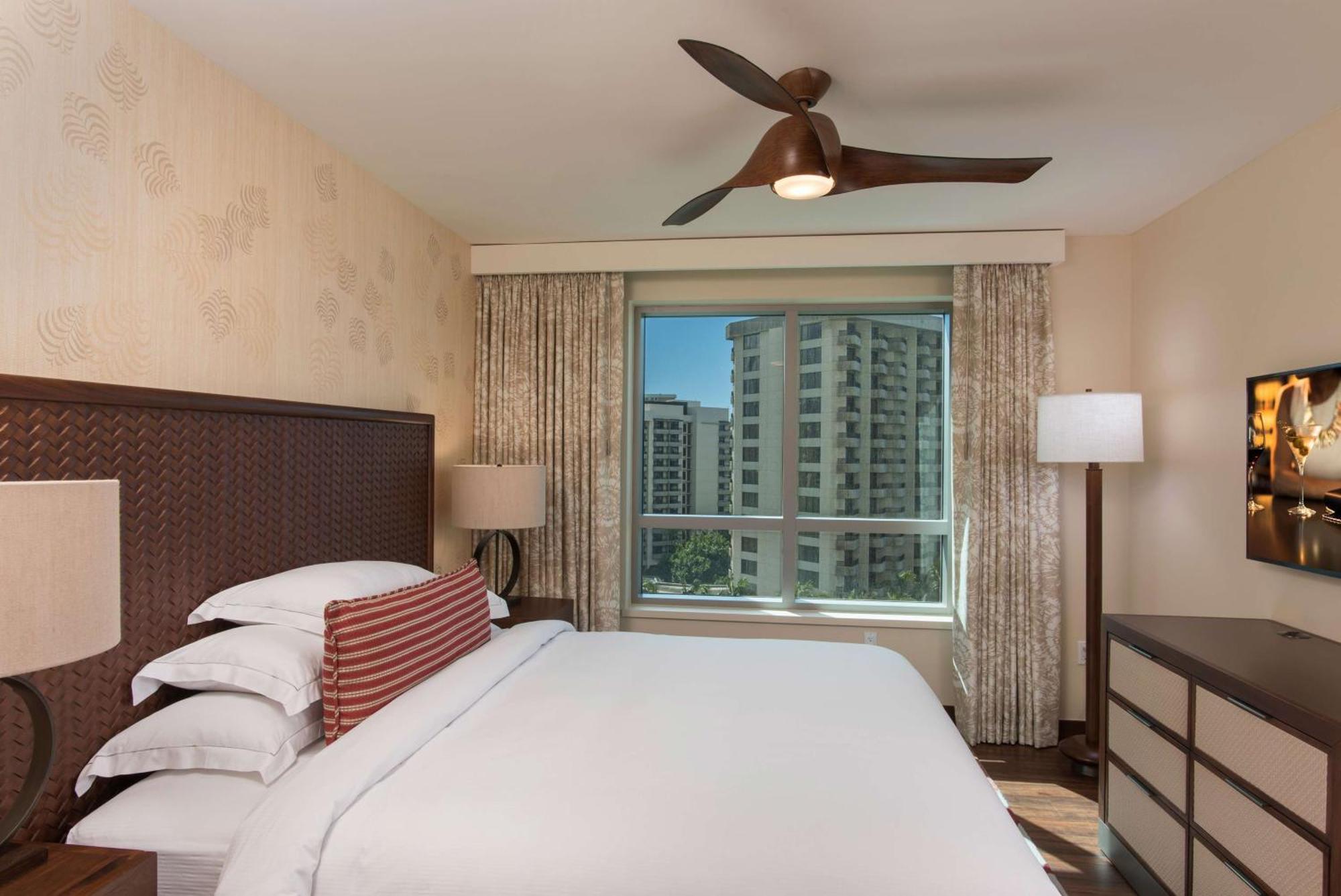 One-Bedroom King Suite Partial Ocean View