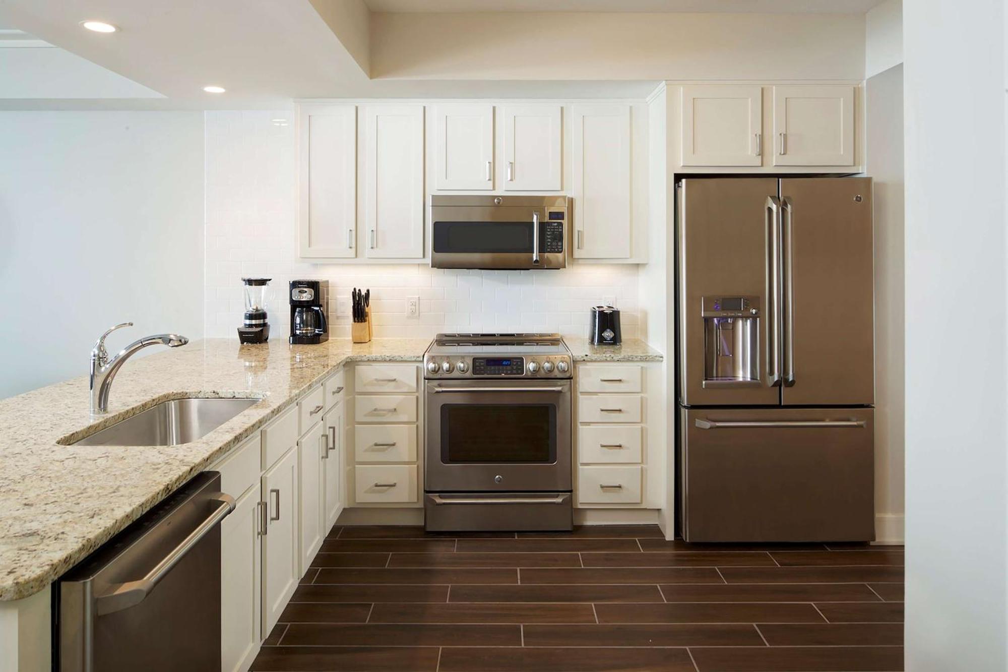 Two-Bedroom Suite One King Bed Two Double Beds Oceanfront or Hearing Accessible,1551653545:JPEG