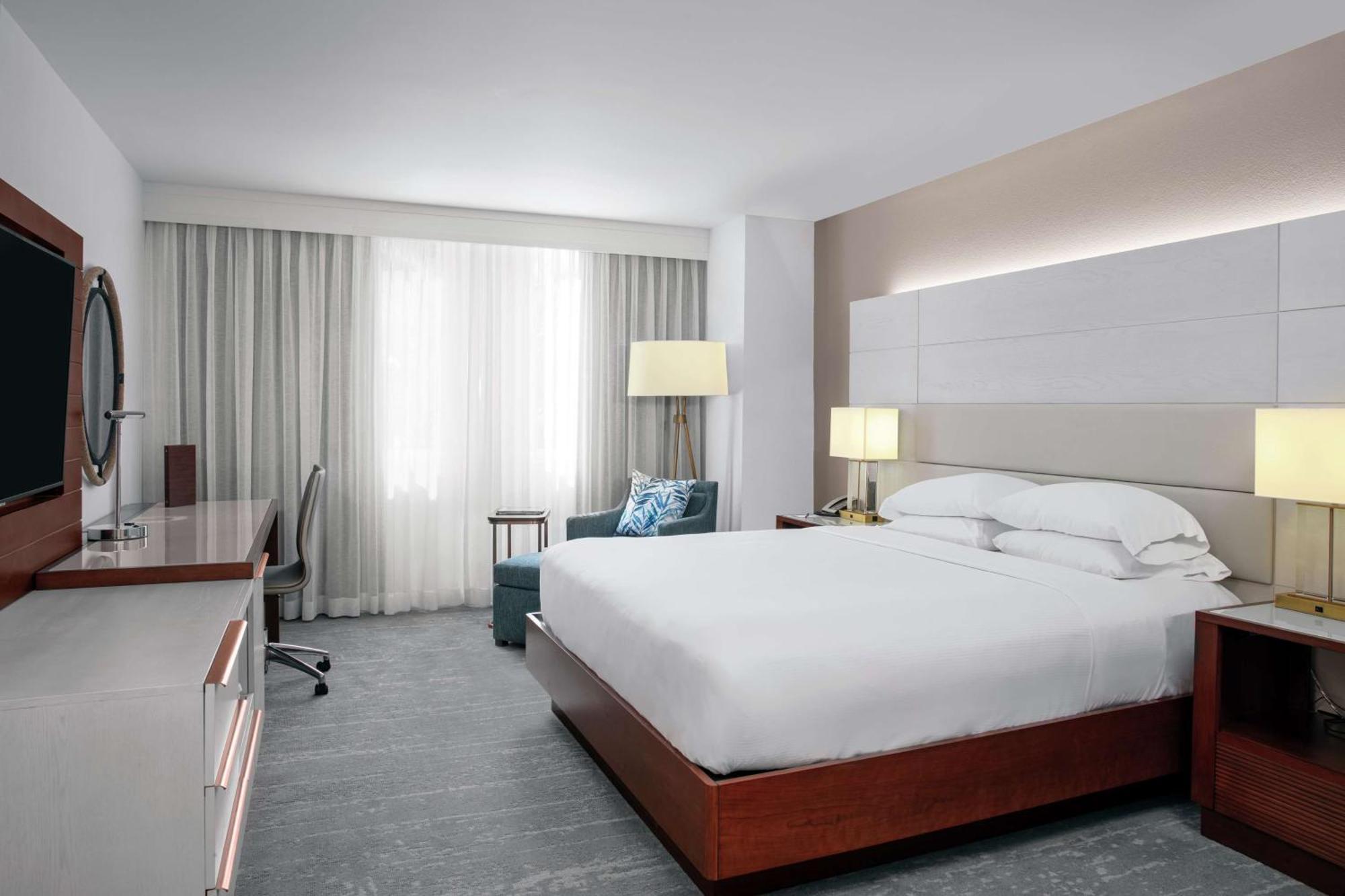 Habitación con cama extragrande.