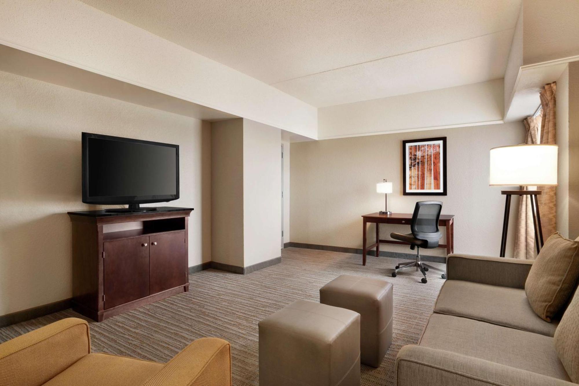 Two-Room King Corner Suite,1551951145:JPEG