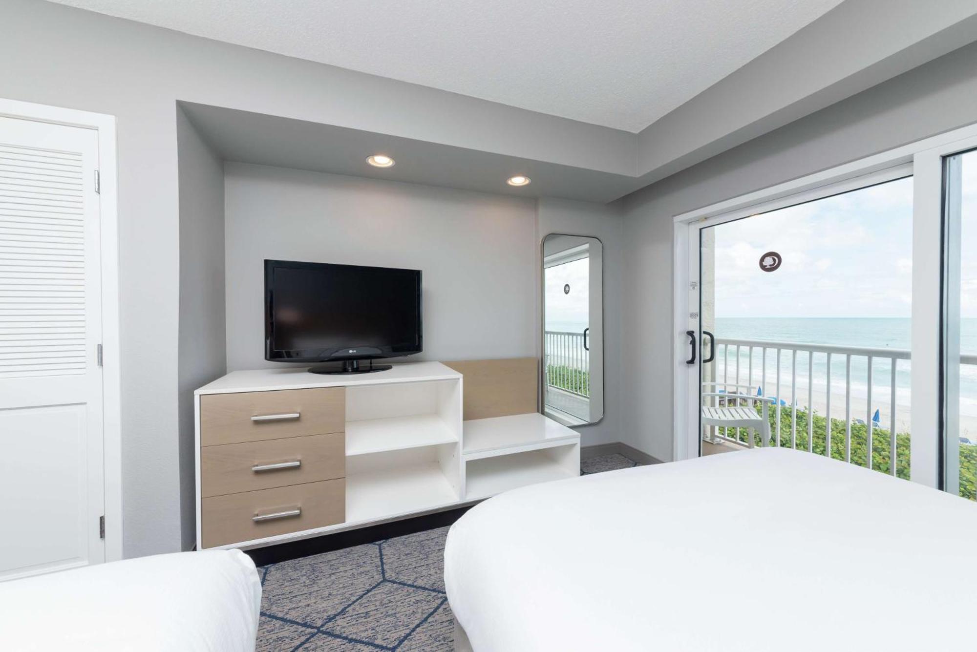 Queen Suite with Two Queen Beds and Ocean View
