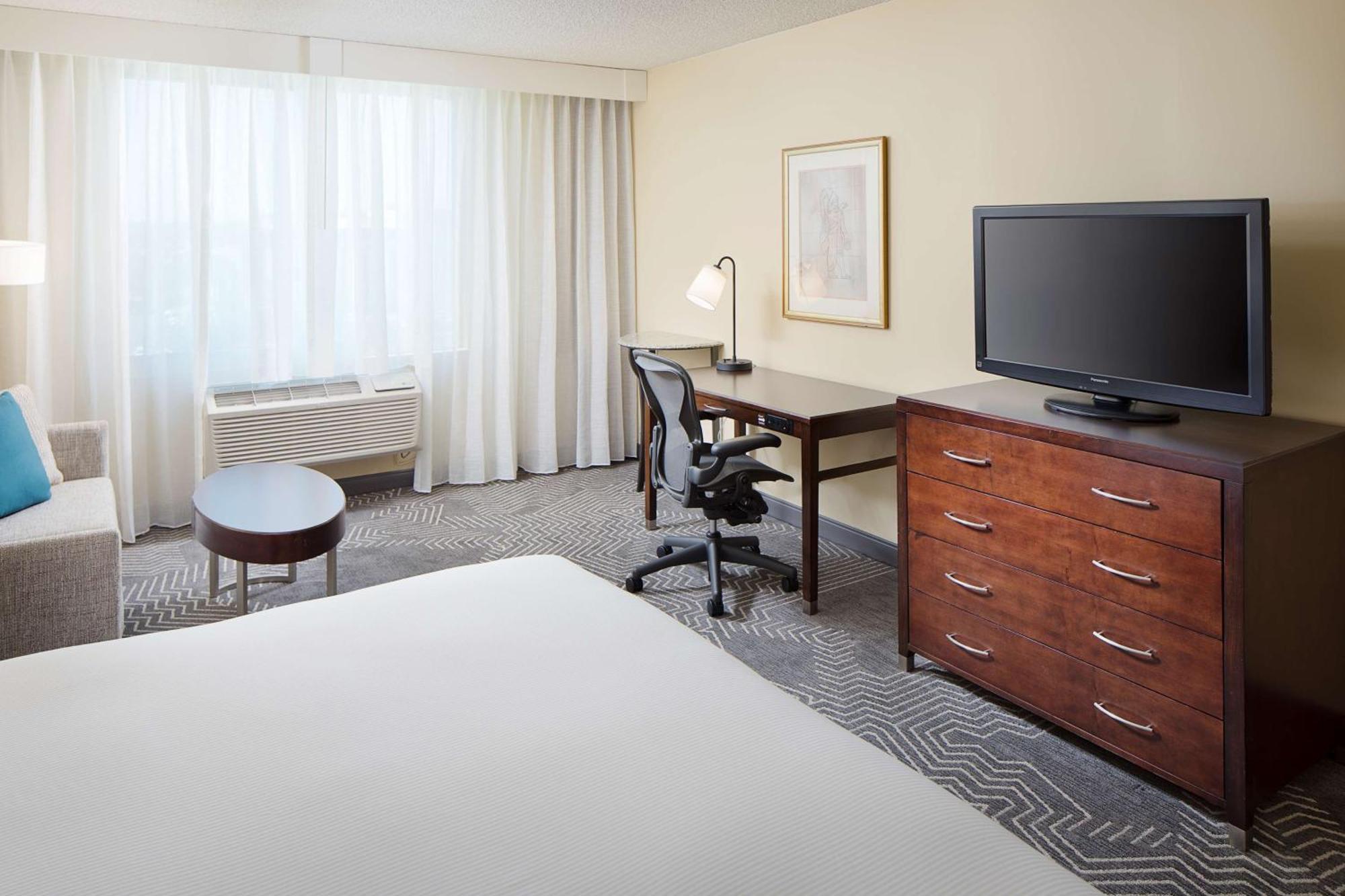 King Room with Sofa Bed - Non-Smoking