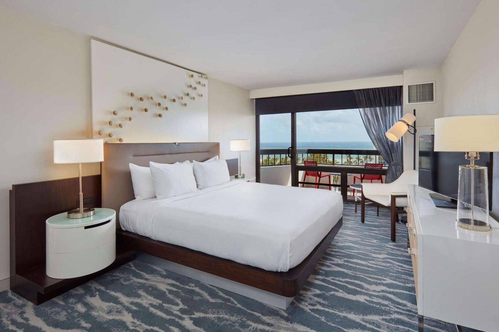 Kamer met Kingsize Bed en een Balkon - Uitzicht op de Oceaan