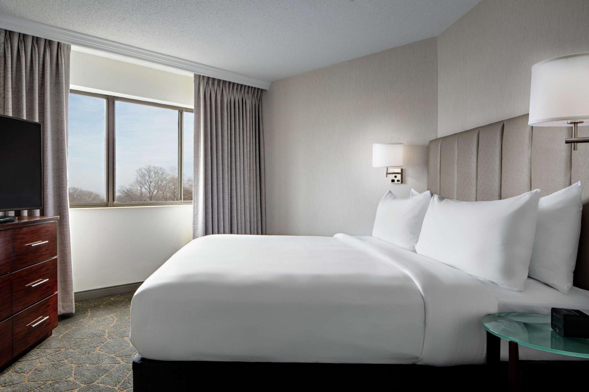 Junior King Suite with Seating Area
