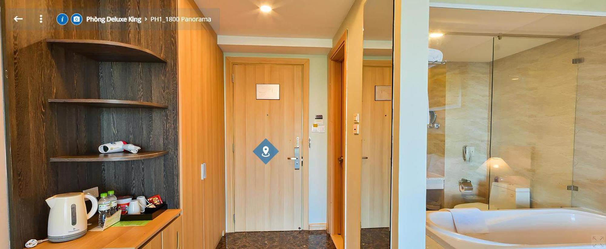 Deluxe King Room with Balcony