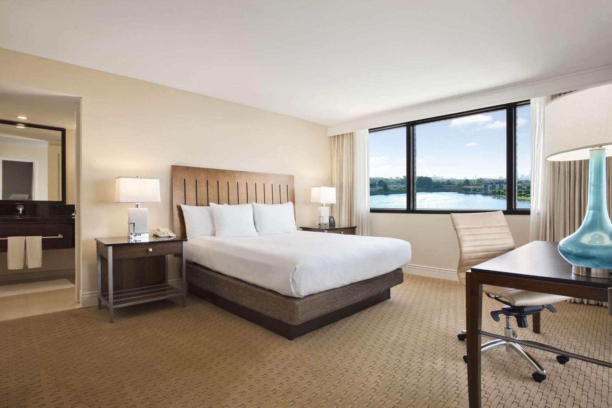 King Room Lagoon View,1552119586:JPEG