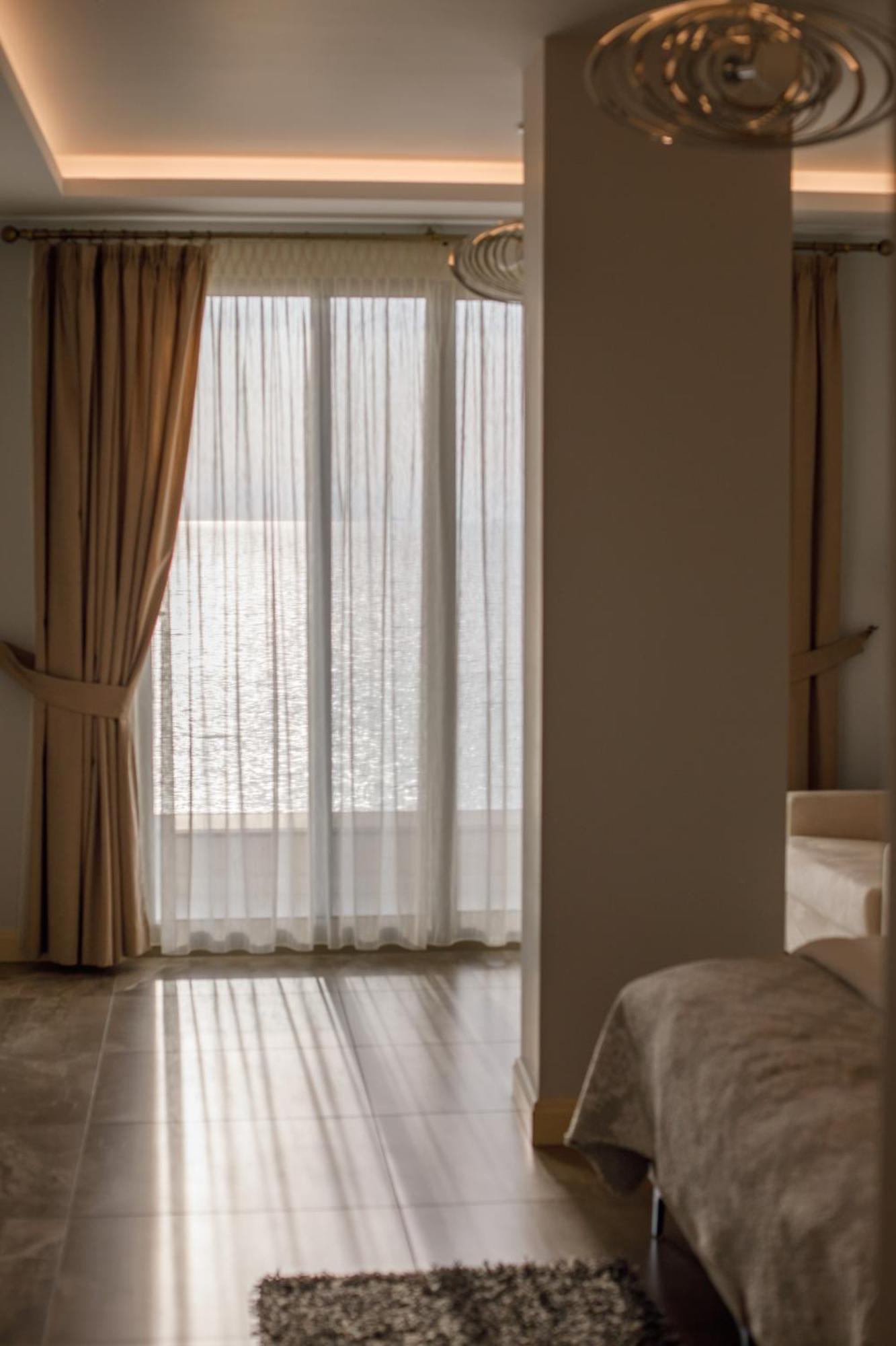 Dreibettzimmer mit Gartenblick