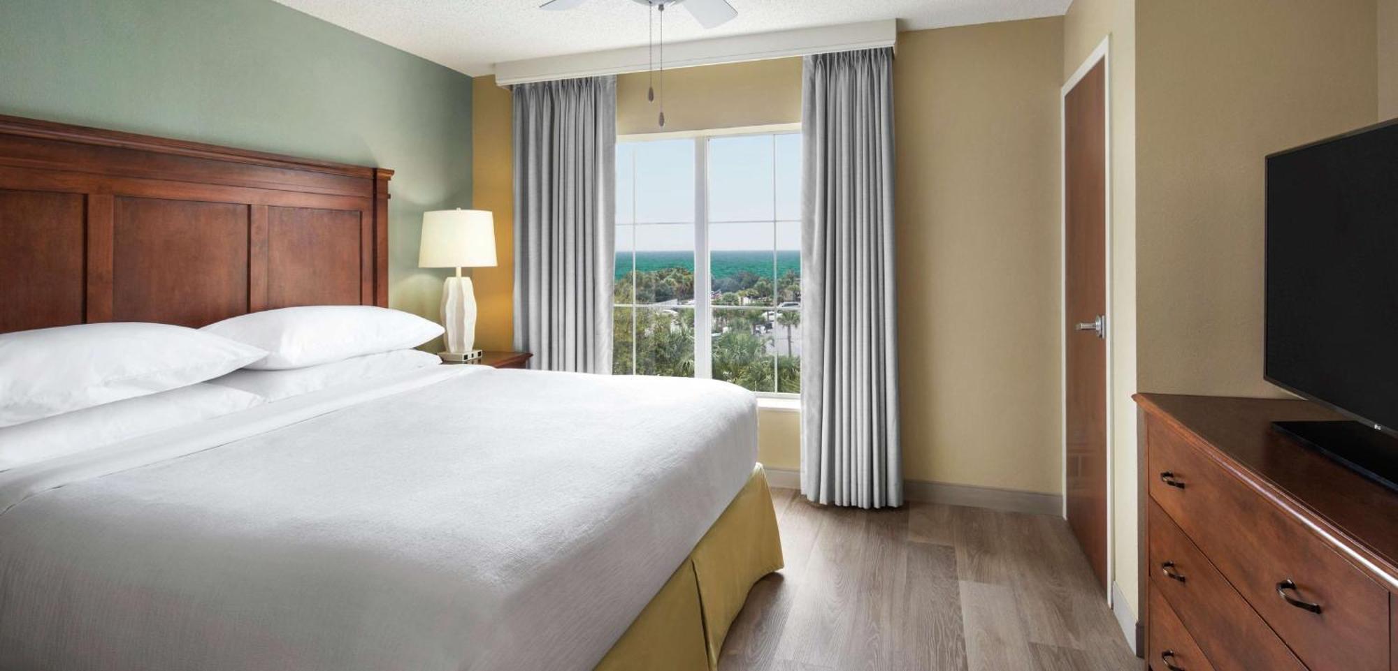 Deluxe Suite met Kingsize Bed en Uitzicht op het Water