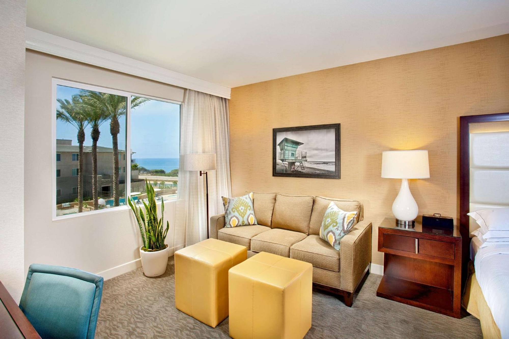 Habitación con cama extragrande, sofá cama y vistas al mar - 1ª planta