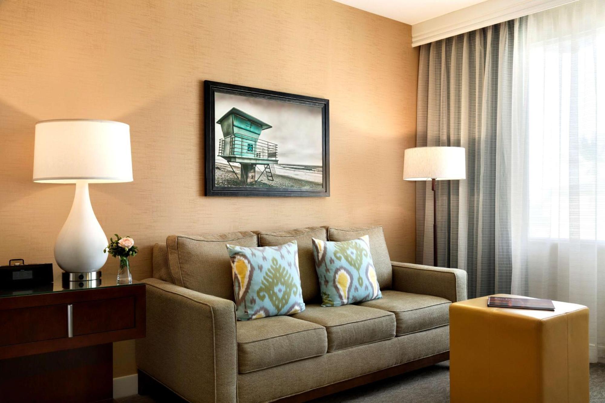 Habitación con sofá cama, balcón y vistas al océano - 1 cama extragrande