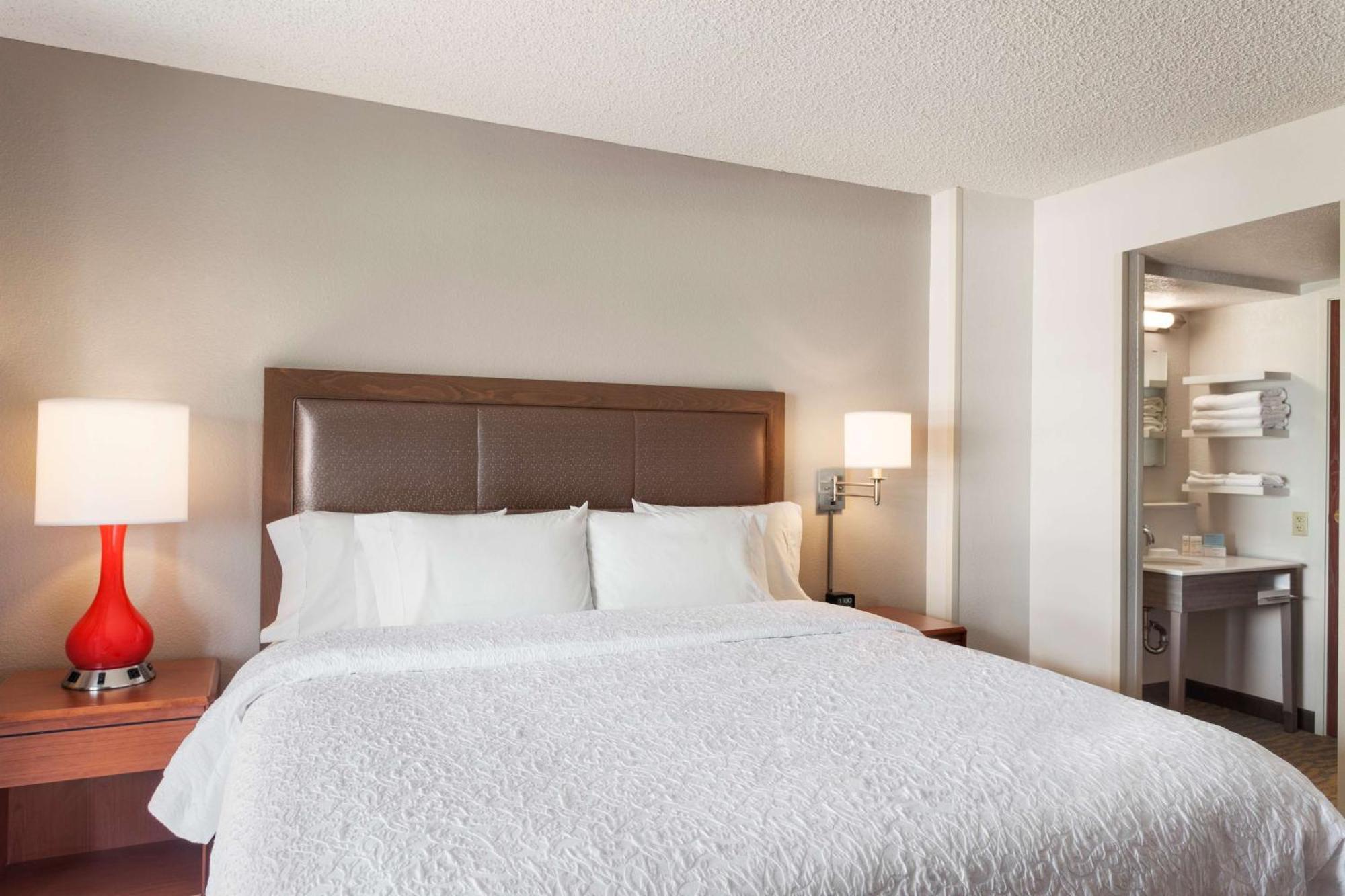 One-Bedroom King Suite Balcony,1552337554:JPEG