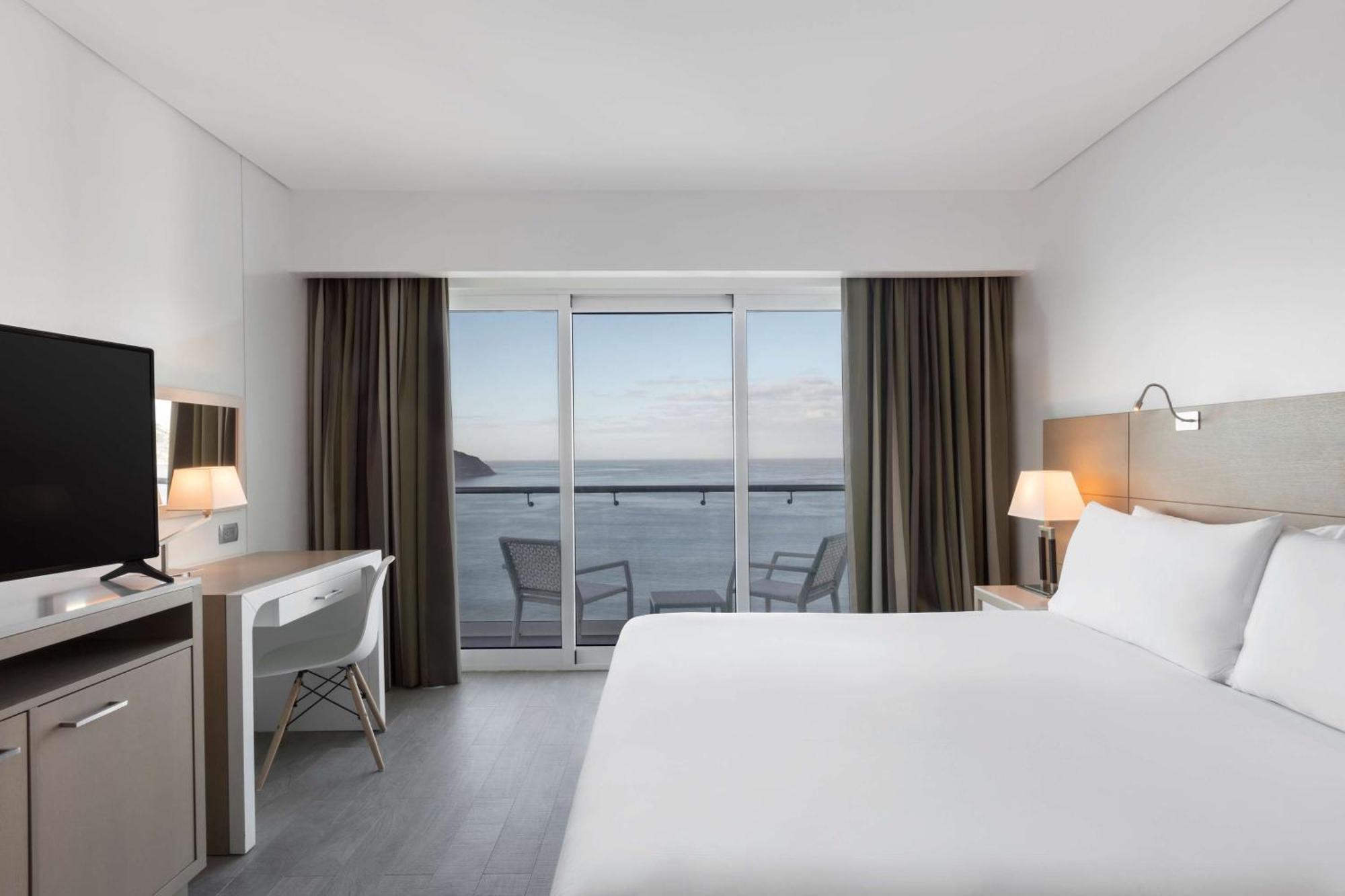 Deluxe Queen Room Ocean Front,1552451839:JPEG
