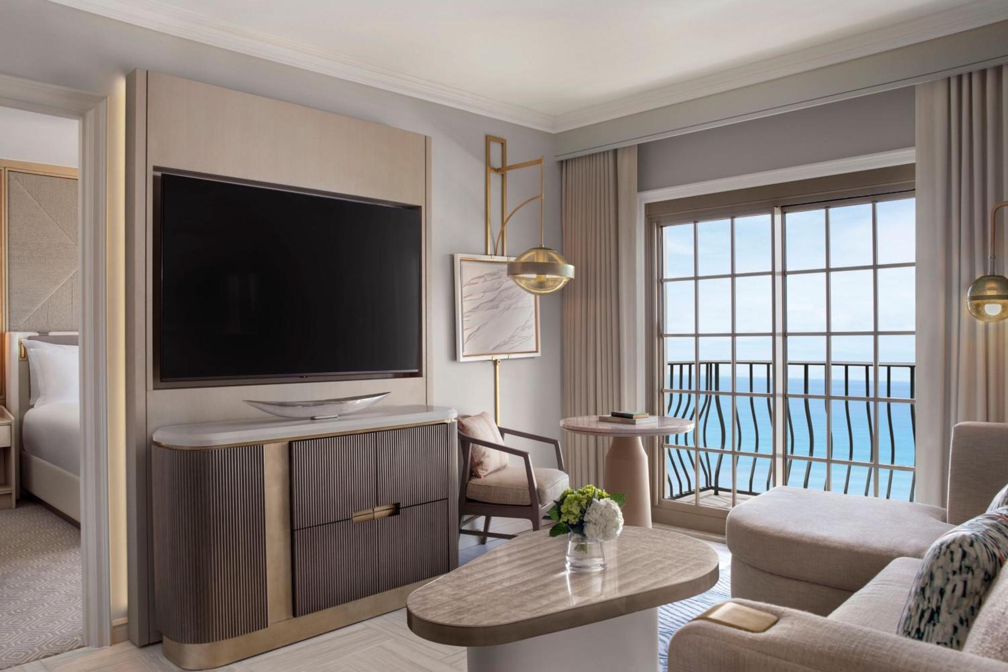 Ocean Front Suite with Club Access