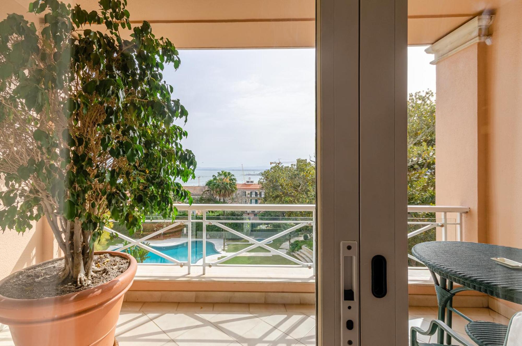 Room River View