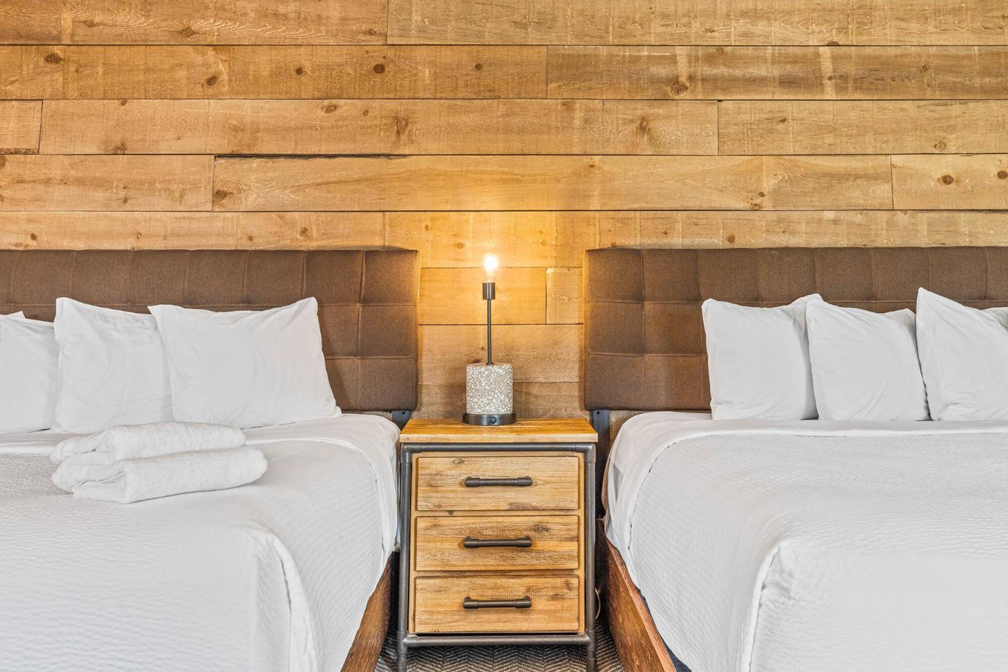 Deluxe Double King Room