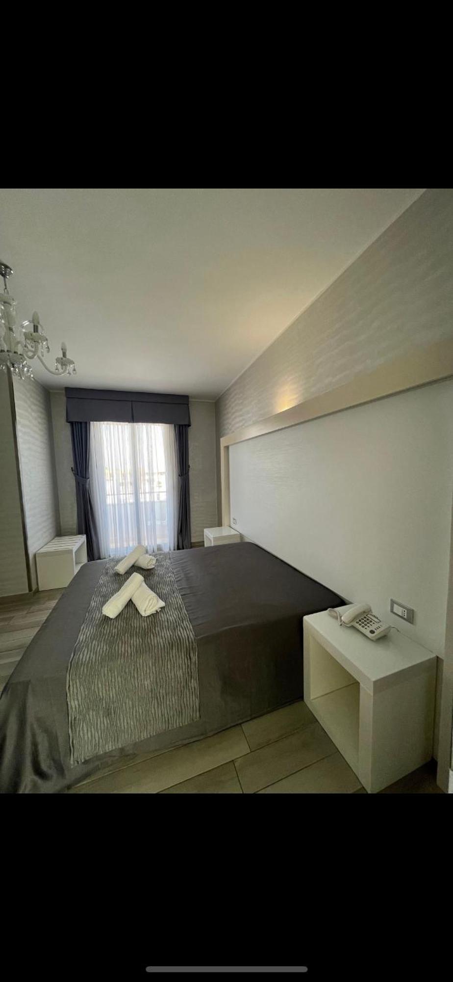 Deluxe Double Room,638330028:JPEG