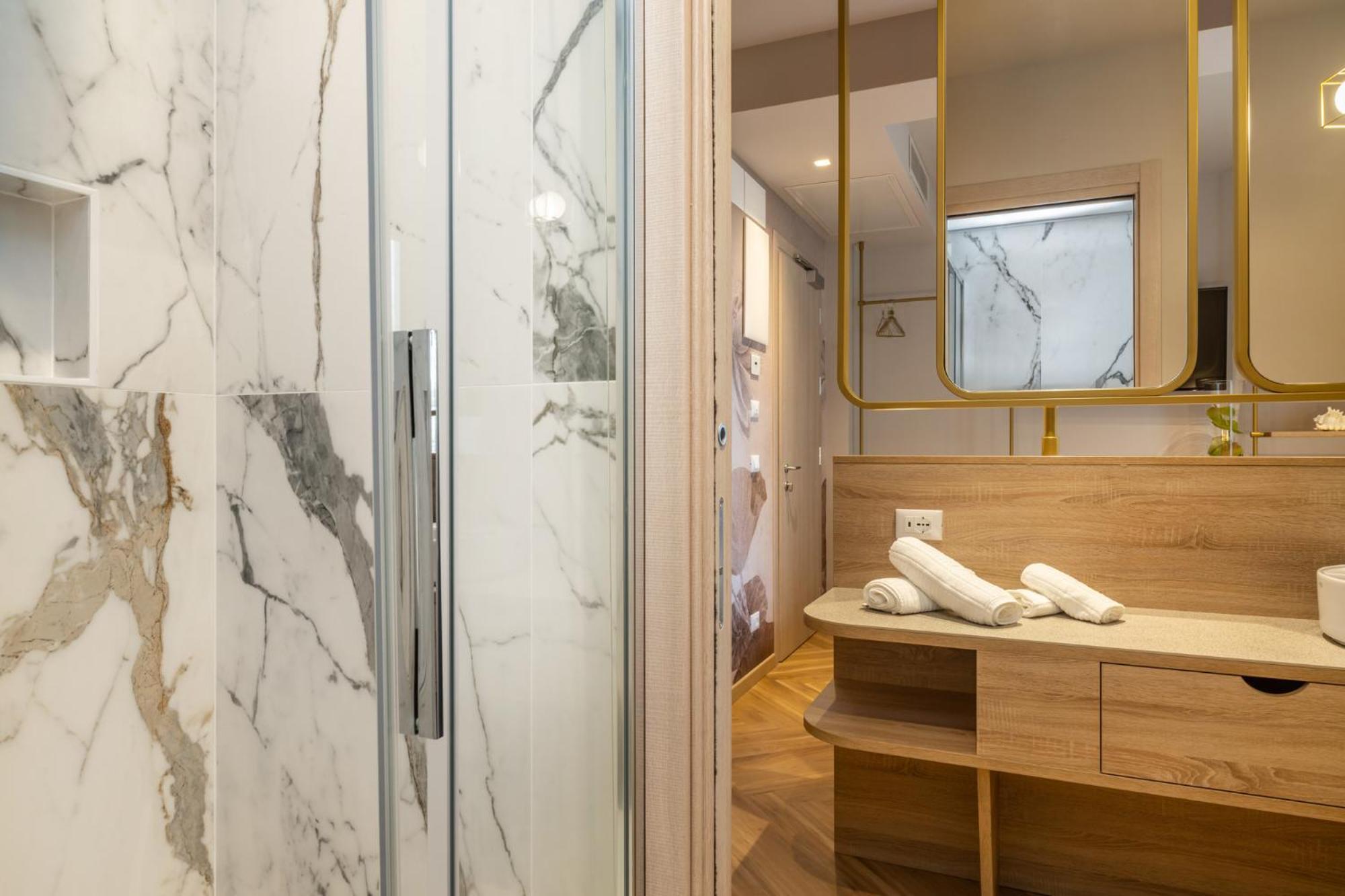 Deluxe Doppelzimmer mit seitlichem Meerblick