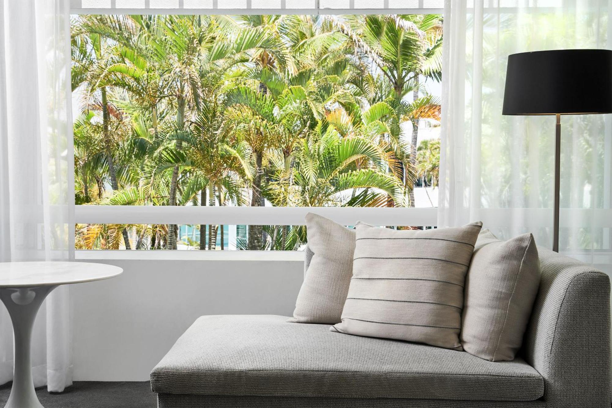 Habitación Mirage con cama extragrande y vistas a la localidad