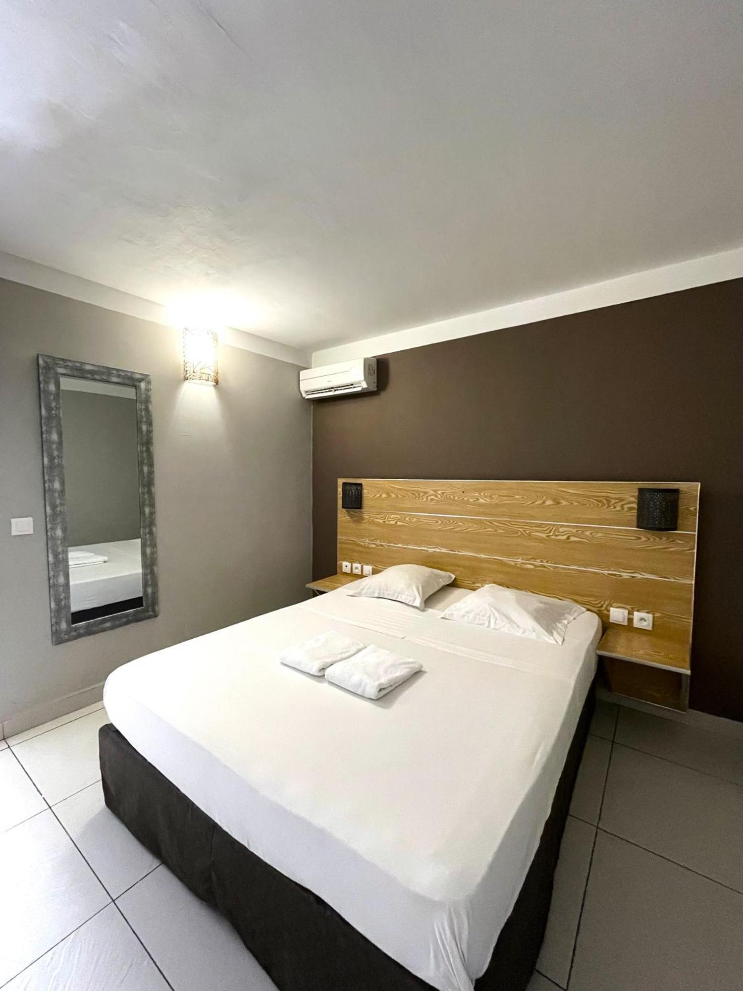 Superior One-Bedroom Apartment