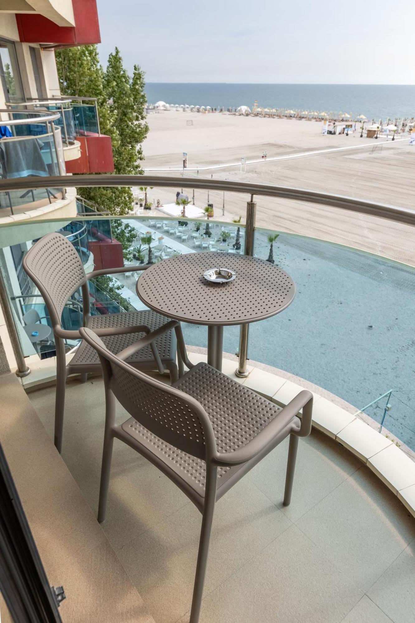 Apartment with Sea View & Free Access to Private Beach