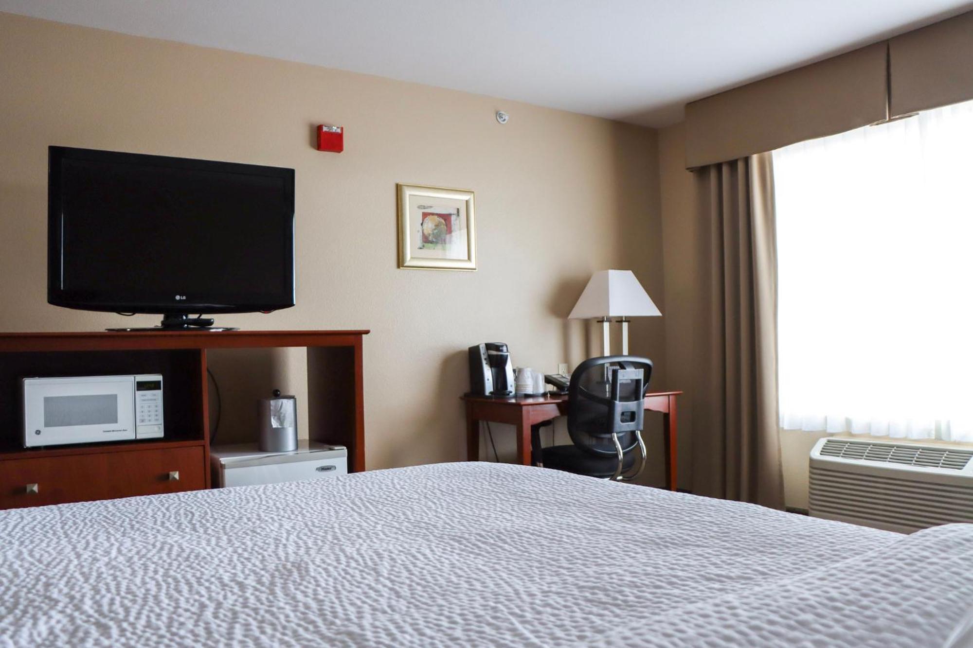 Standard King Room with Mobility Accessible Tub